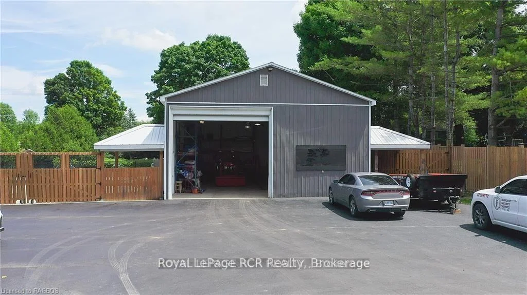 Photo 24 of 144 Loucks Lane, Chatsworth — HOMEH