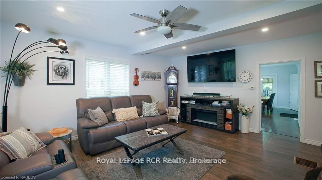 Photo 27 of 144 Loucks Lane, Chatsworth — HOMEH