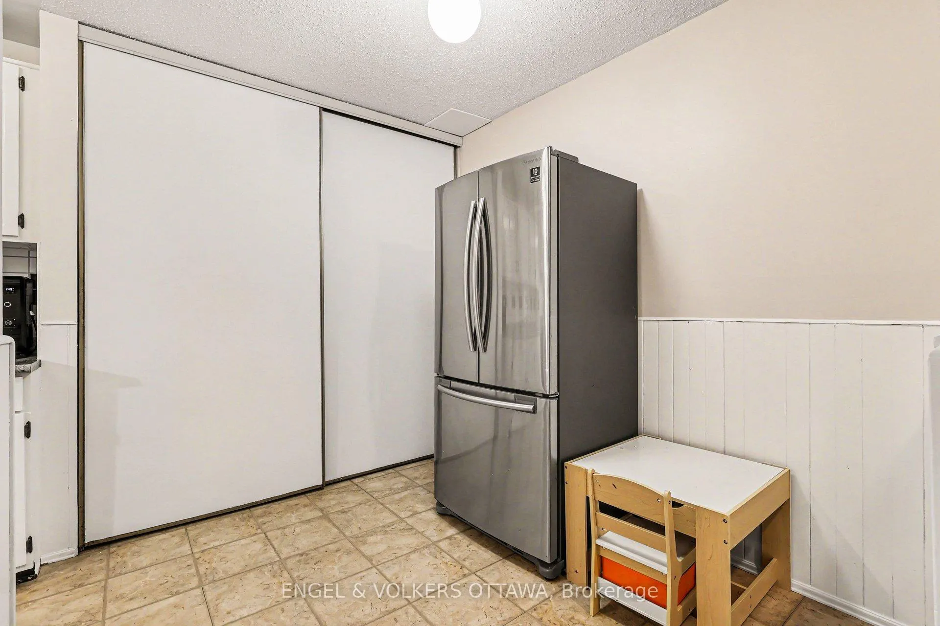 Photo 4 of 2148 Orient Park Drive, Ottawa, Blackburn Hamlet (South) — HOMEH