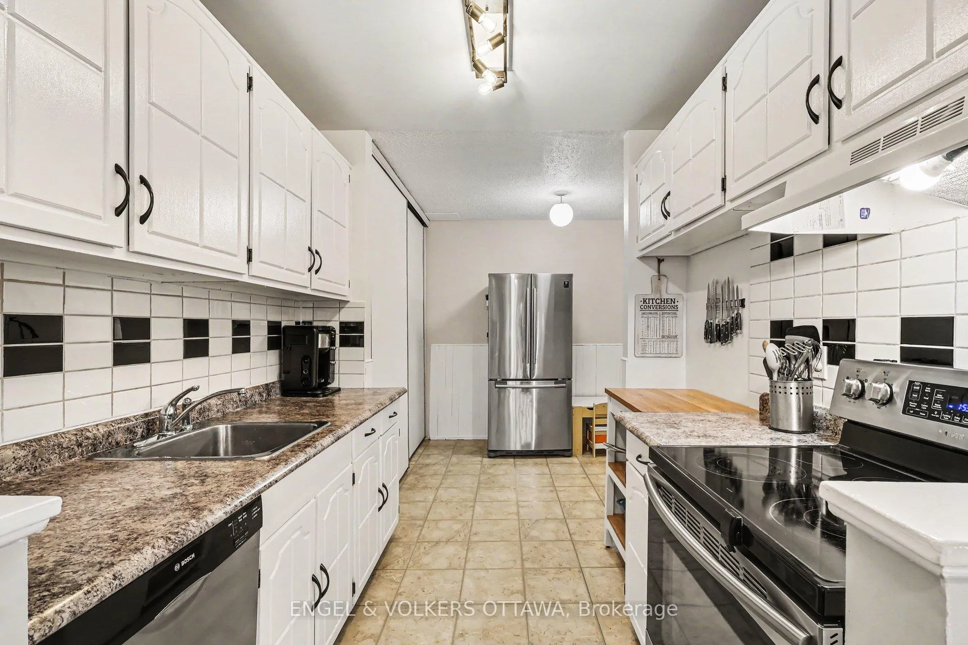 Photo 5 of 2148 Orient Park Drive, Ottawa, Blackburn Hamlet (South) — HOMEH