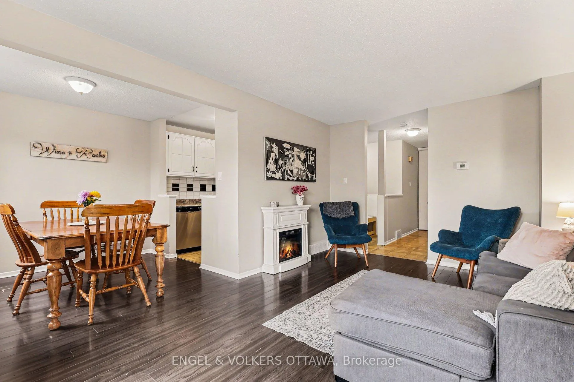 Photo 10 of 2148 Orient Park Drive, Ottawa, Blackburn Hamlet (South) — HOMEH