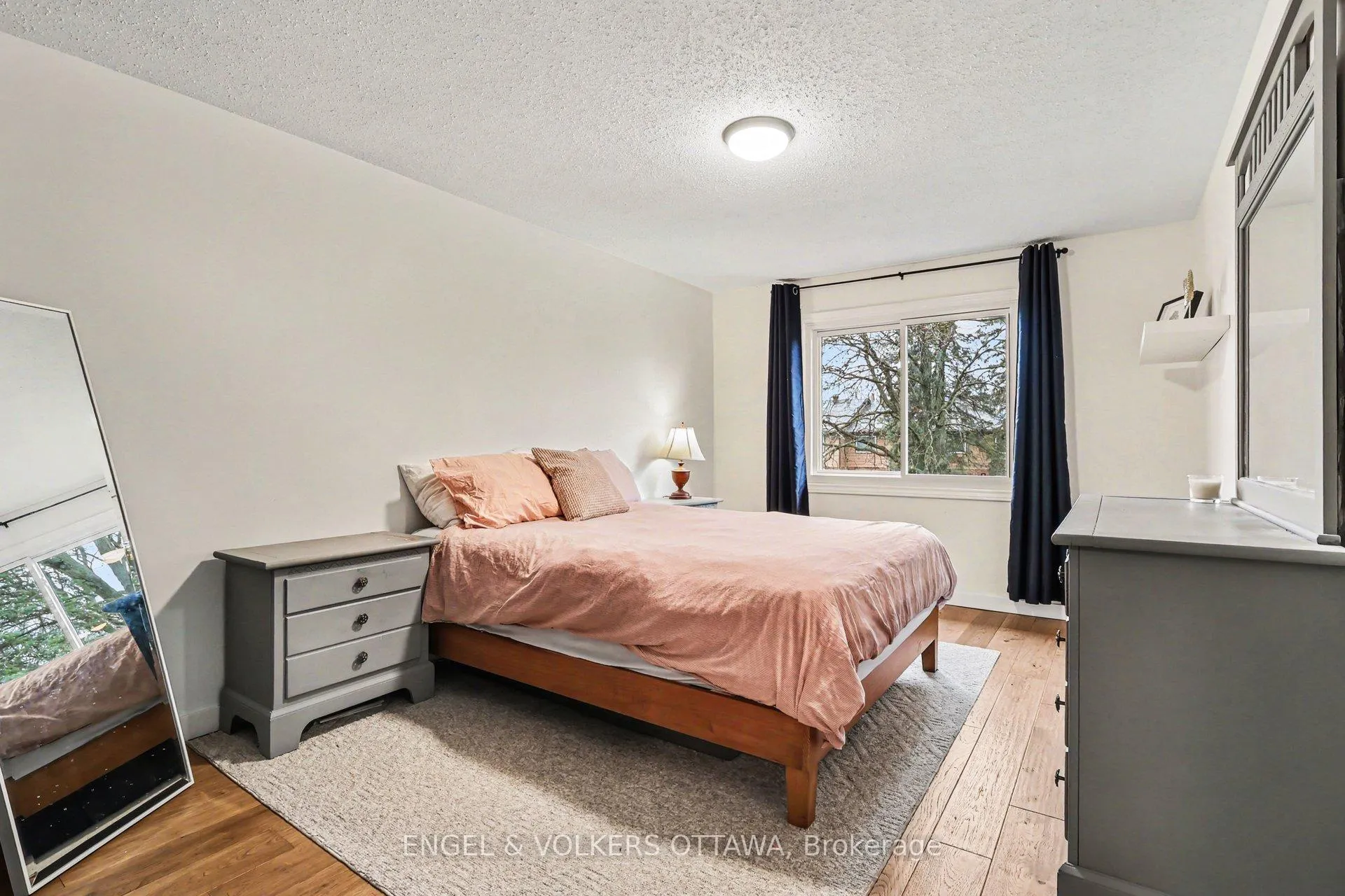 Photo 13 of 2148 Orient Park Drive, Ottawa, Blackburn Hamlet (South) — HOMEH