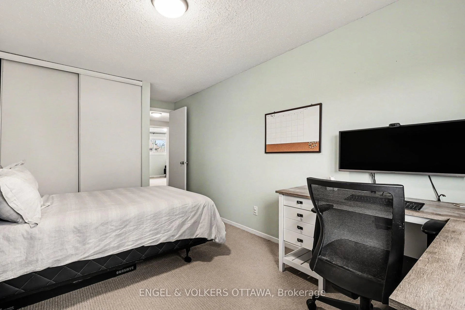 Photo 16 of 2148 Orient Park Drive, Ottawa, Blackburn Hamlet (South) — HOMEH
