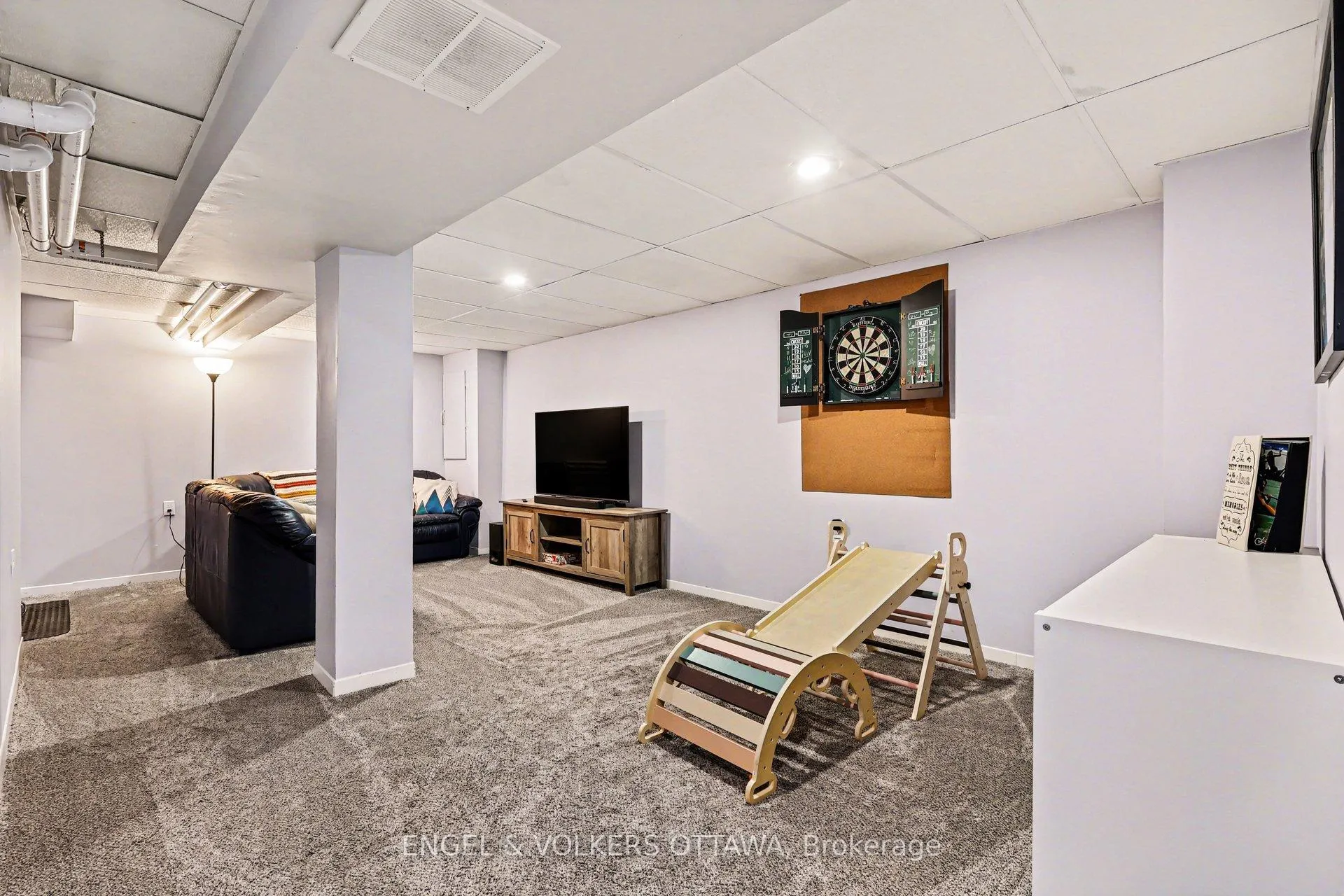 Photo 20 of 2148 Orient Park Drive, Ottawa, Blackburn Hamlet (South) — HOMEH