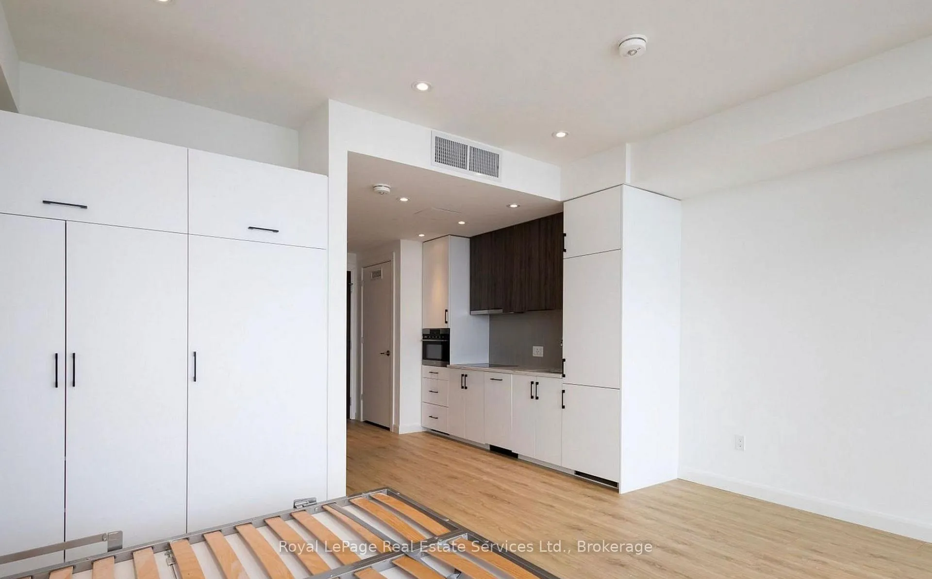 Photo 3 of Unit 1610, 741 King Street, Kitchener — HOMEH