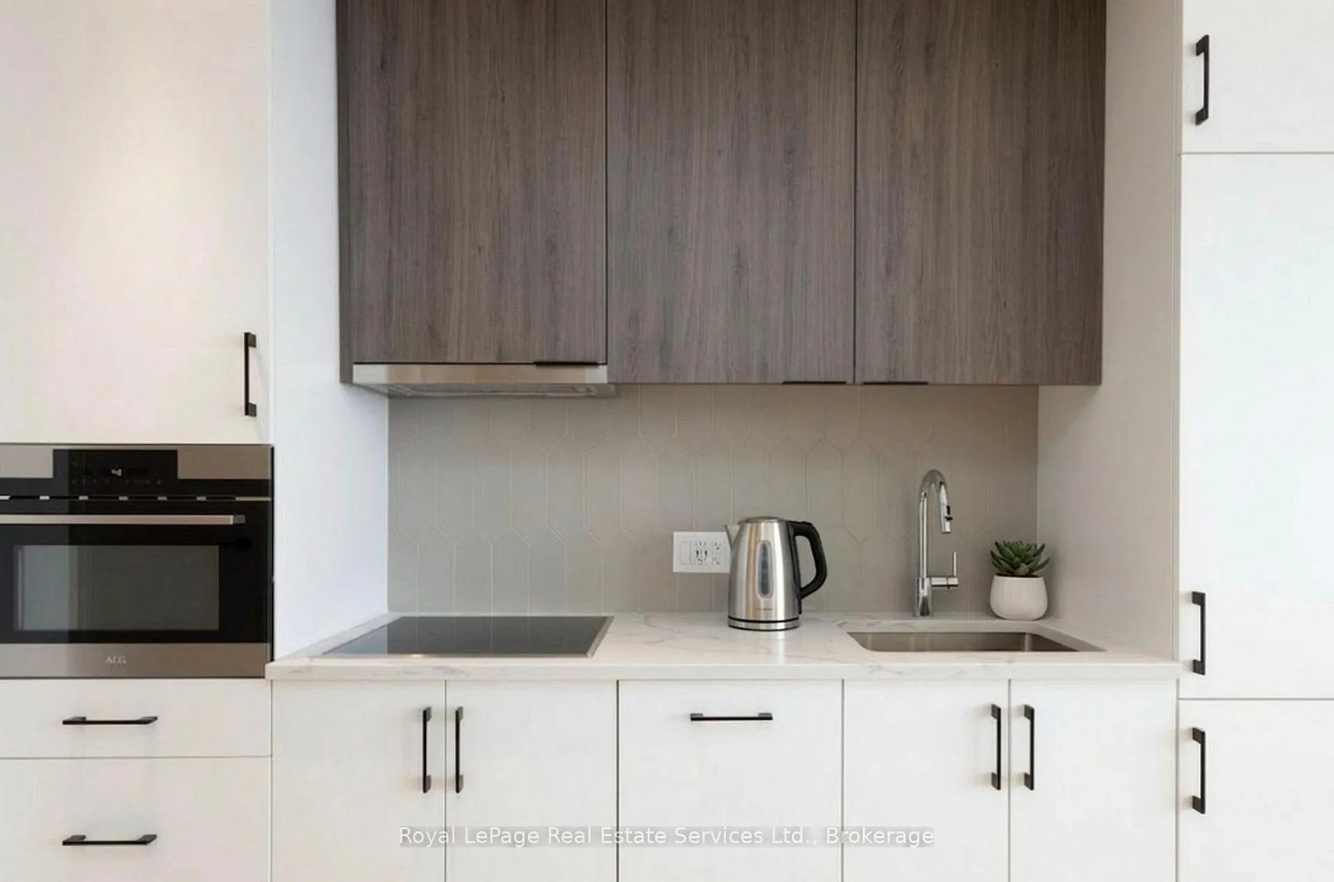 Photo 7 of Unit 1610, 741 King Street, Kitchener — HOMEH