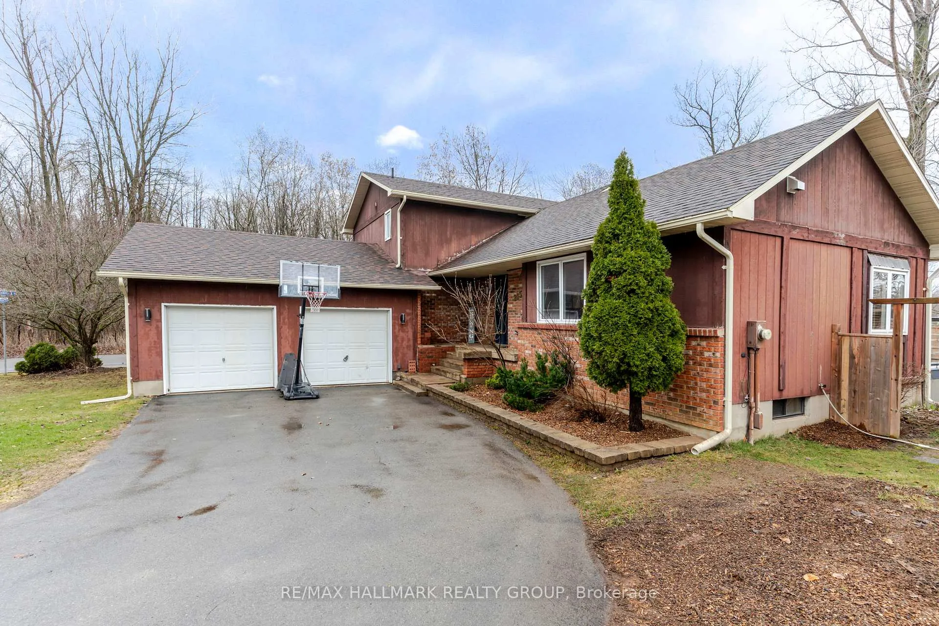 Photo 2 of 265 Kingston Crescent, Prescott — HOMEH