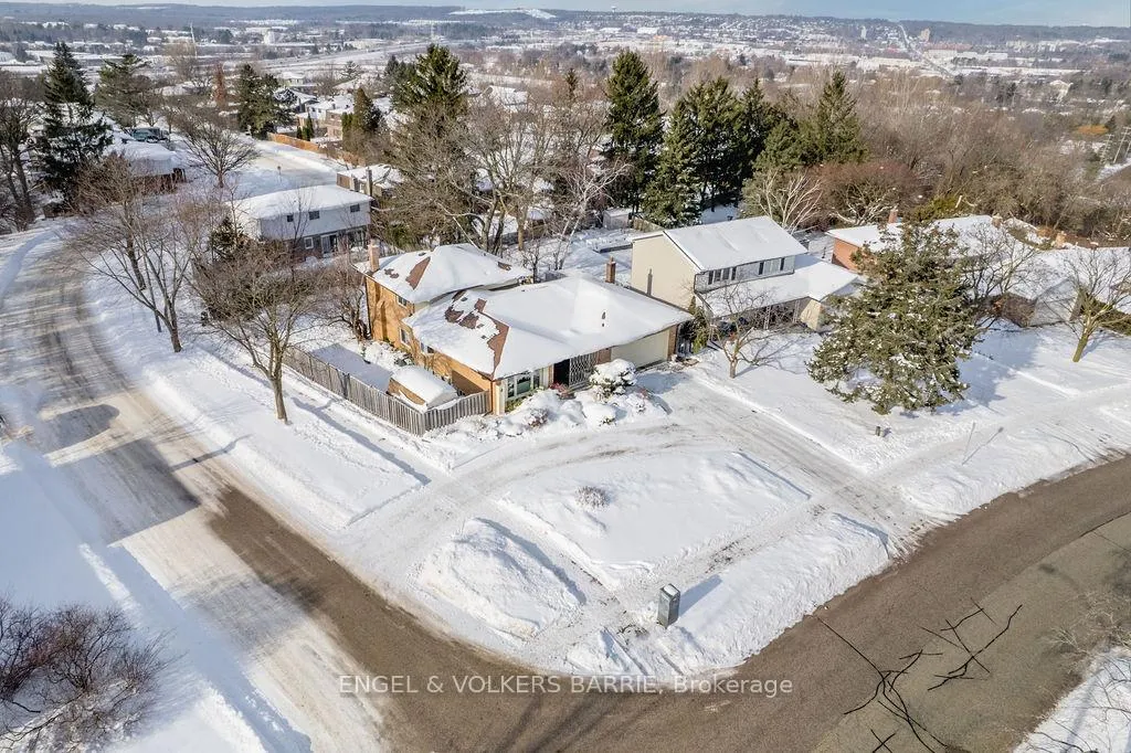 Photo 2 of 42 Marshall Street, Barrie, Allandale Heights — HOMEH