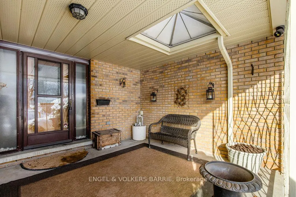 Photo 4 of 42 Marshall Street, Barrie, Allandale Heights — HOMEH