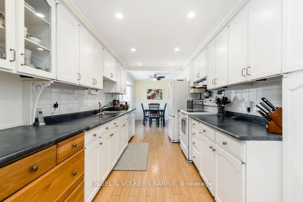 Photo 13 of 42 Marshall Street, Barrie, Allandale Heights — HOMEH