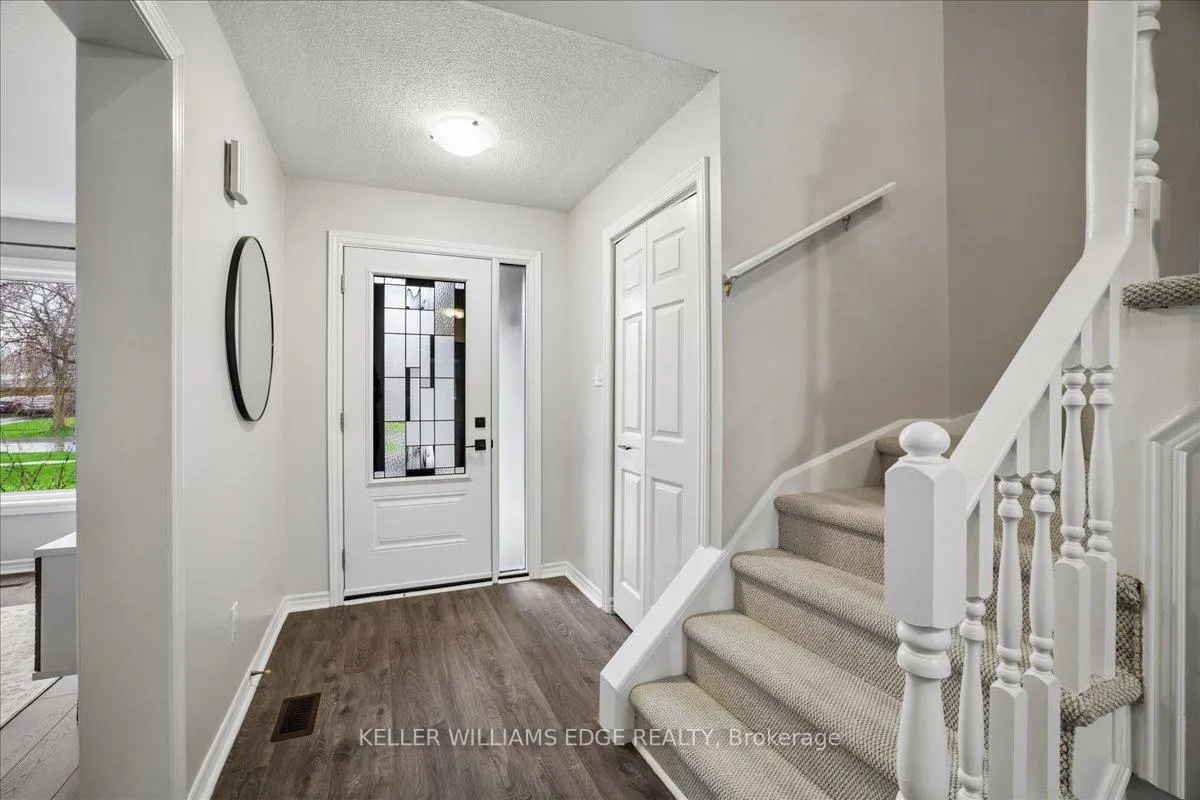 Photo 3 of 2208 Melissa Crescent, Burlington, Brant Hills — HOMEH