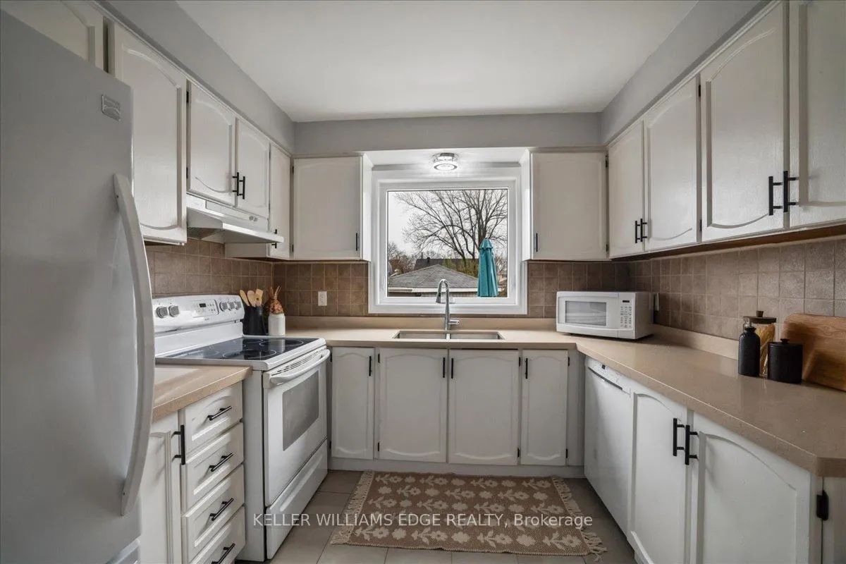Photo 17 of 2208 Melissa Crescent, Burlington, Brant Hills — HOMEH