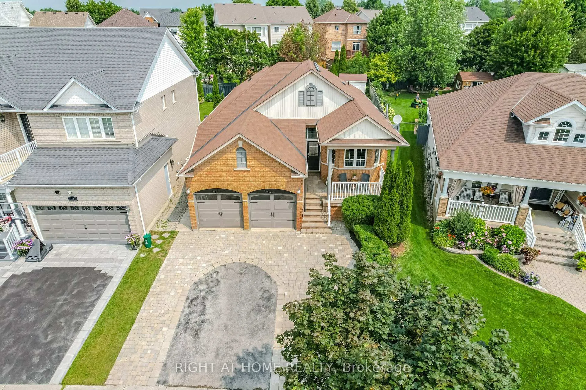 Front of 30 Amanda Avenue N