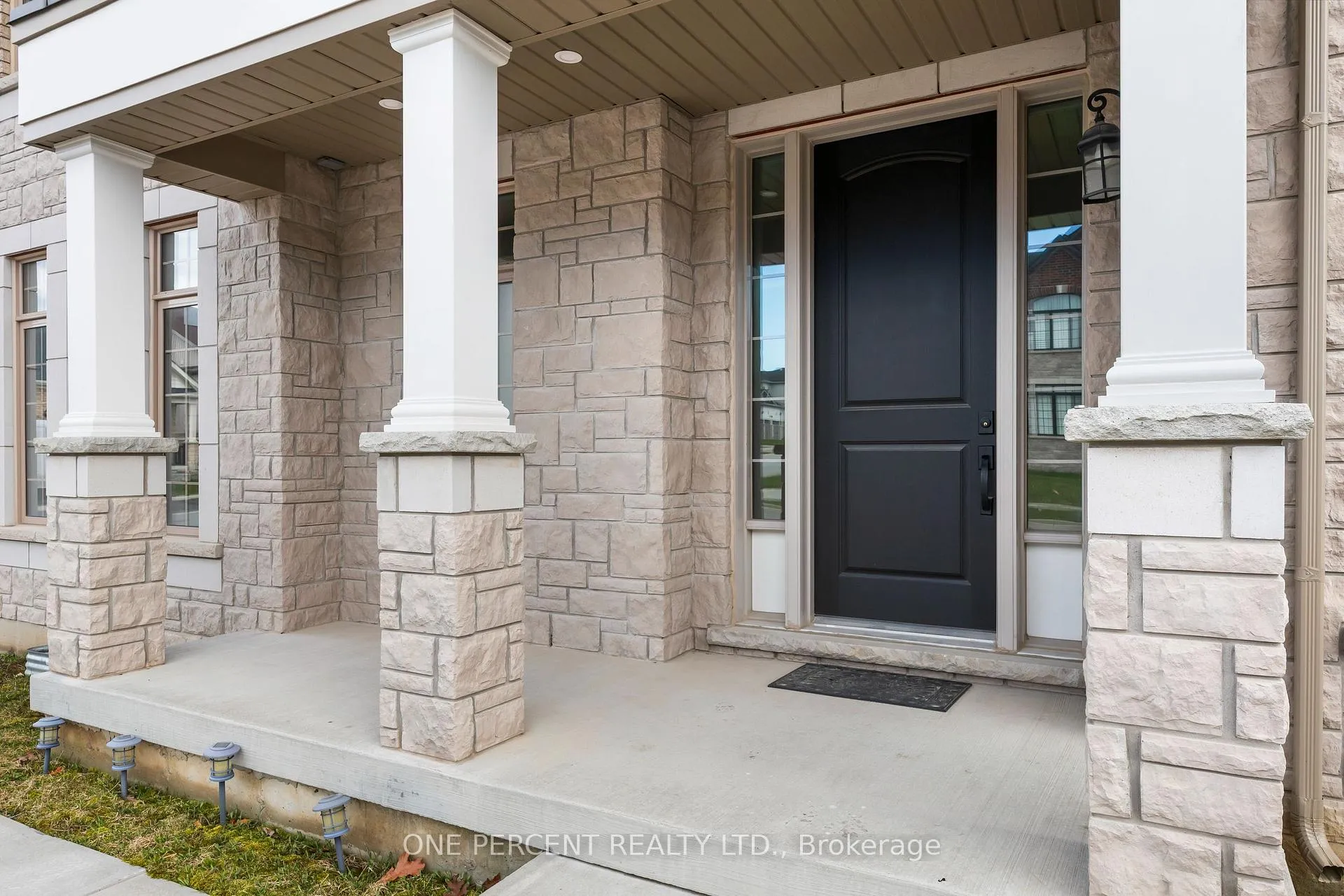 Photo 3 of 44 Bromont Drive, Cavan Monaghan, Cavan Twp — HOMEH