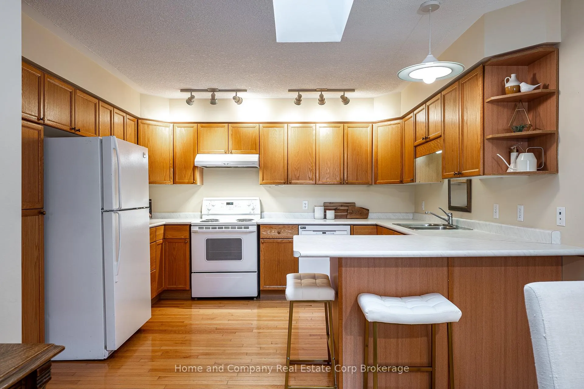 Photo 16 of 295 Norman Street, Stratford — HOMEH