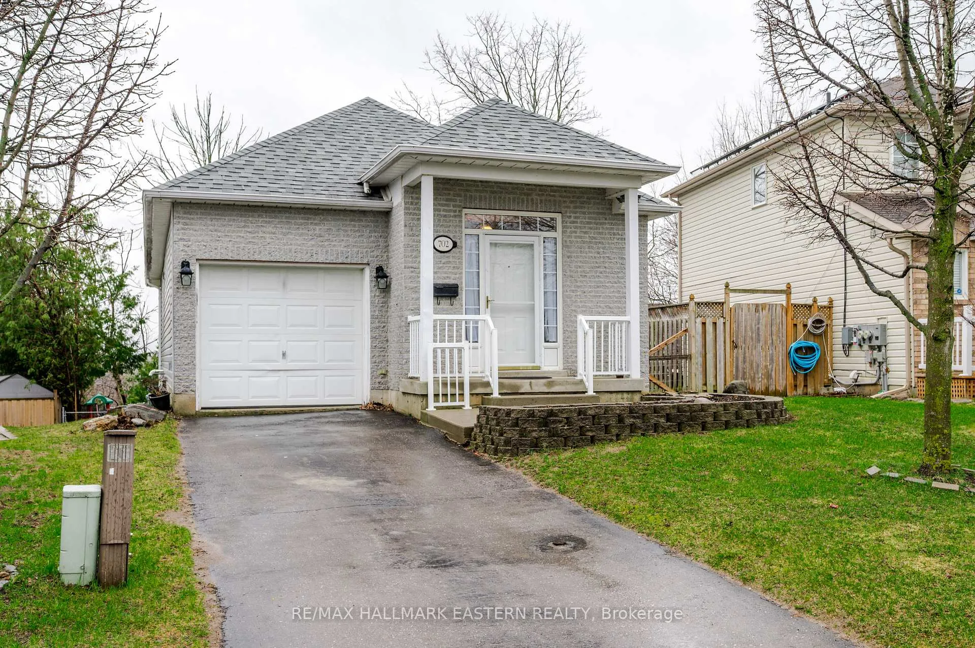 Photo 3 of 702 Trailview Drive, Peterborough, Ashburnham Ward 4 — HOMEH