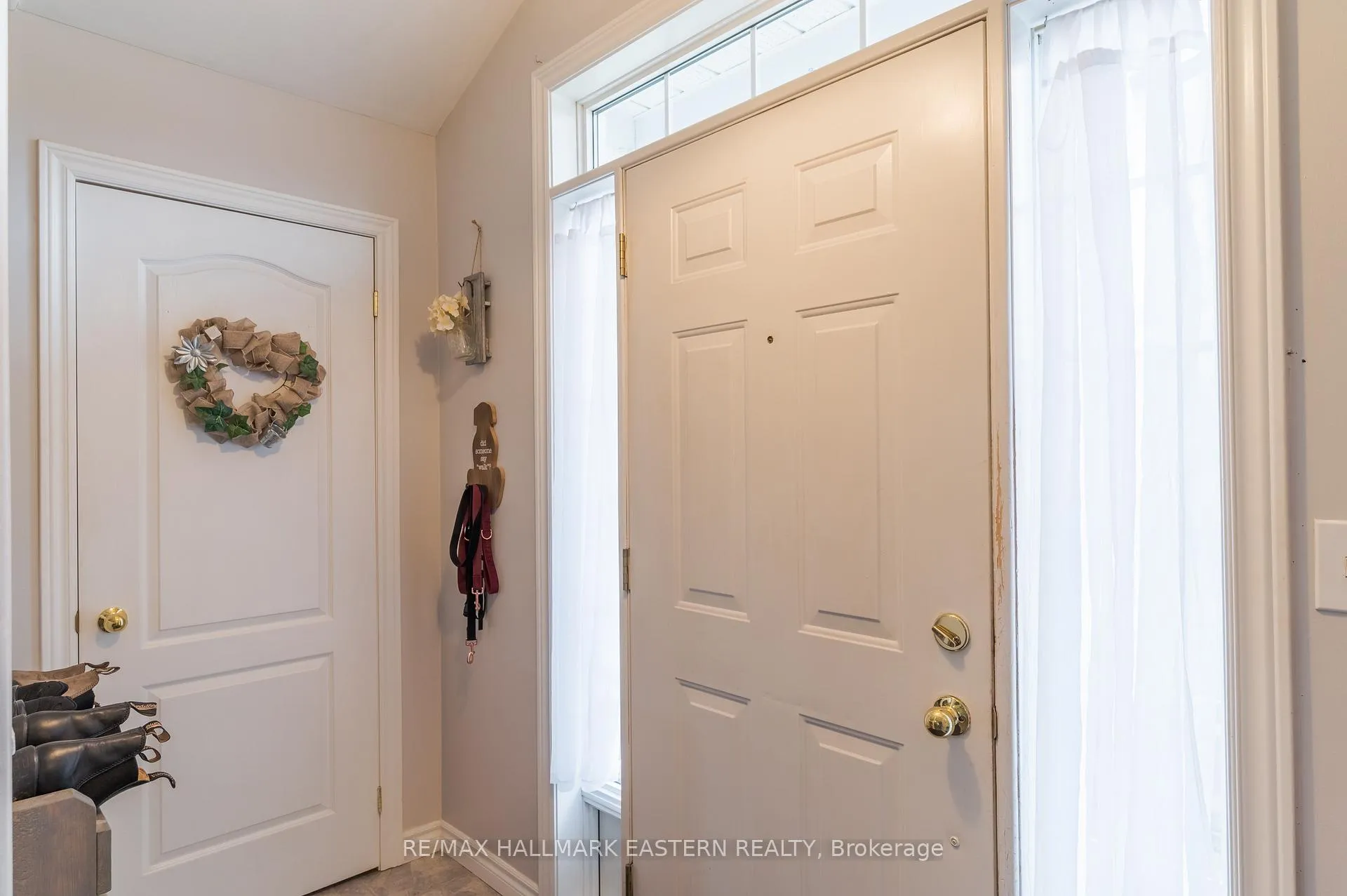 Photo 5 of 702 Trailview Drive, Peterborough, Ashburnham Ward 4 — HOMEH