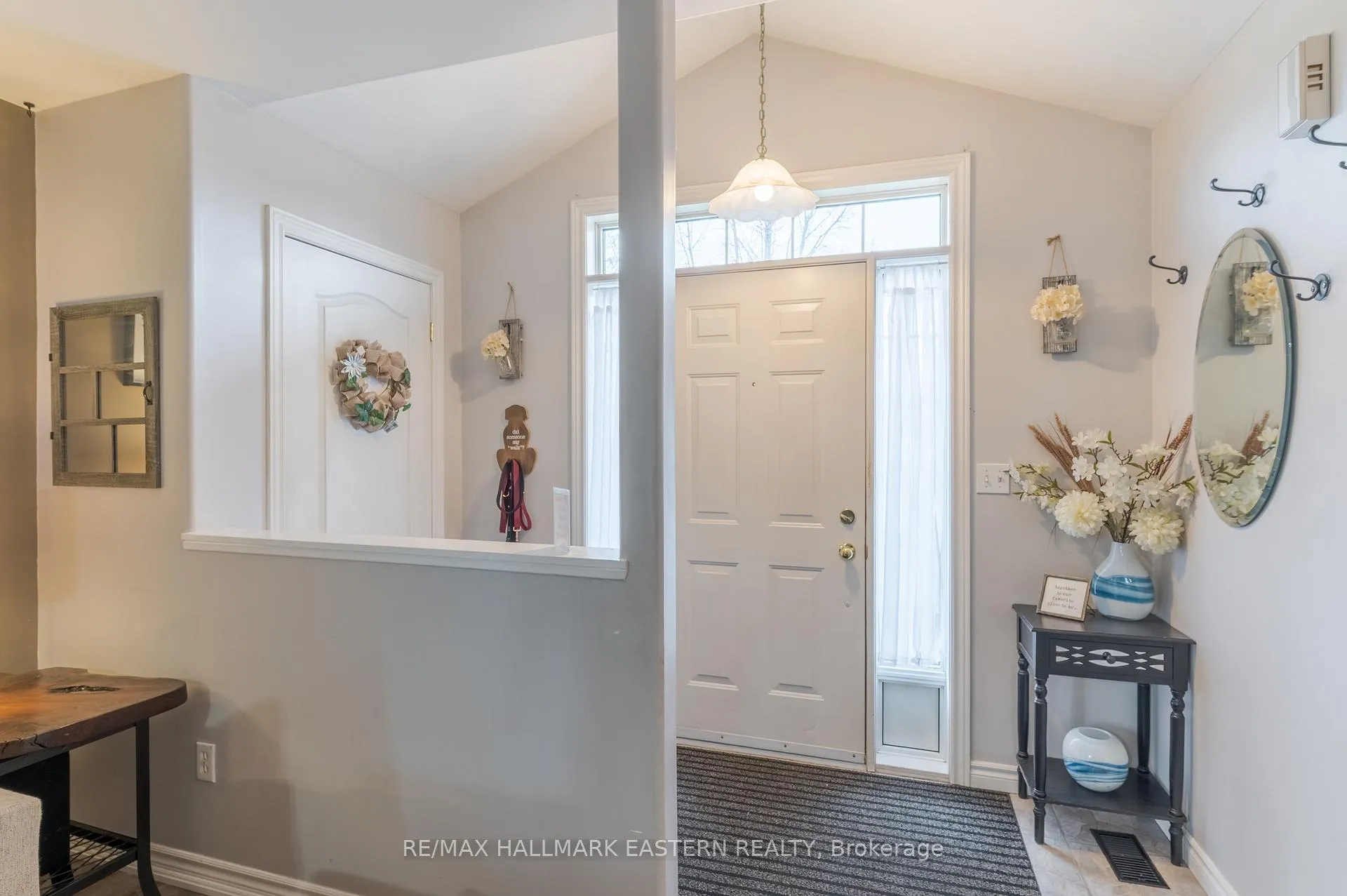 Photo 6 of 702 Trailview Drive, Peterborough, Ashburnham Ward 4 — HOMEH