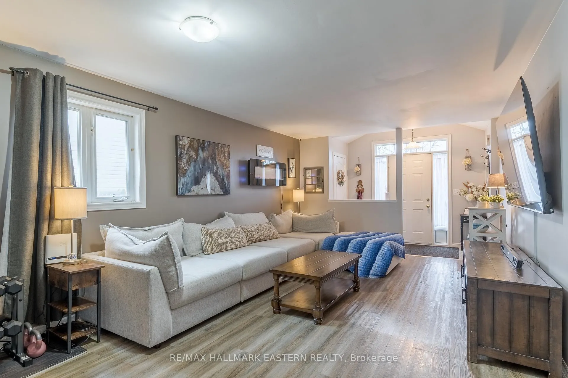 Photo 7 of 702 Trailview Drive, Peterborough, Ashburnham Ward 4 — HOMEH
