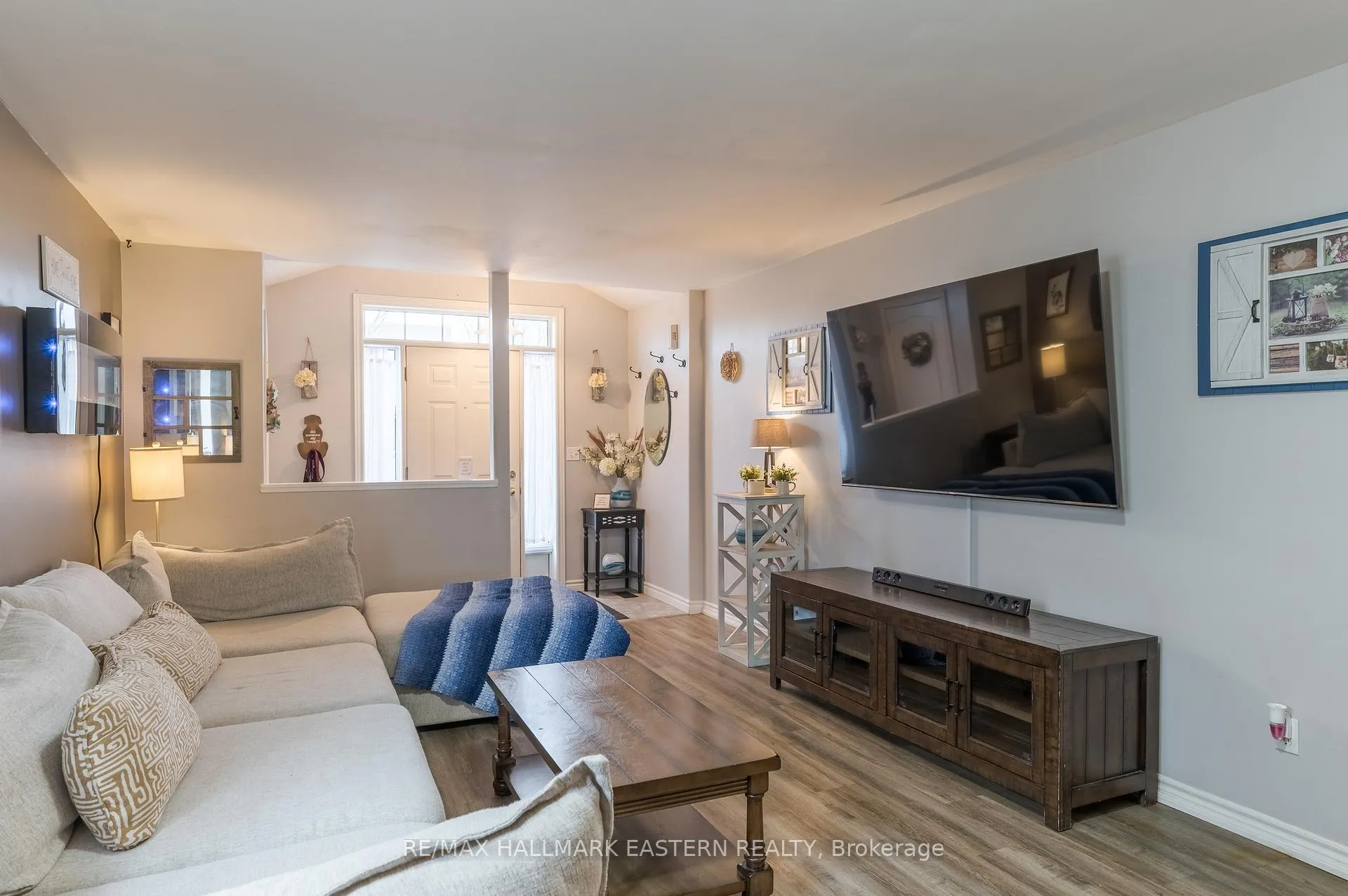 Photo 8 of 702 Trailview Drive, Peterborough, Ashburnham Ward 4 — HOMEH