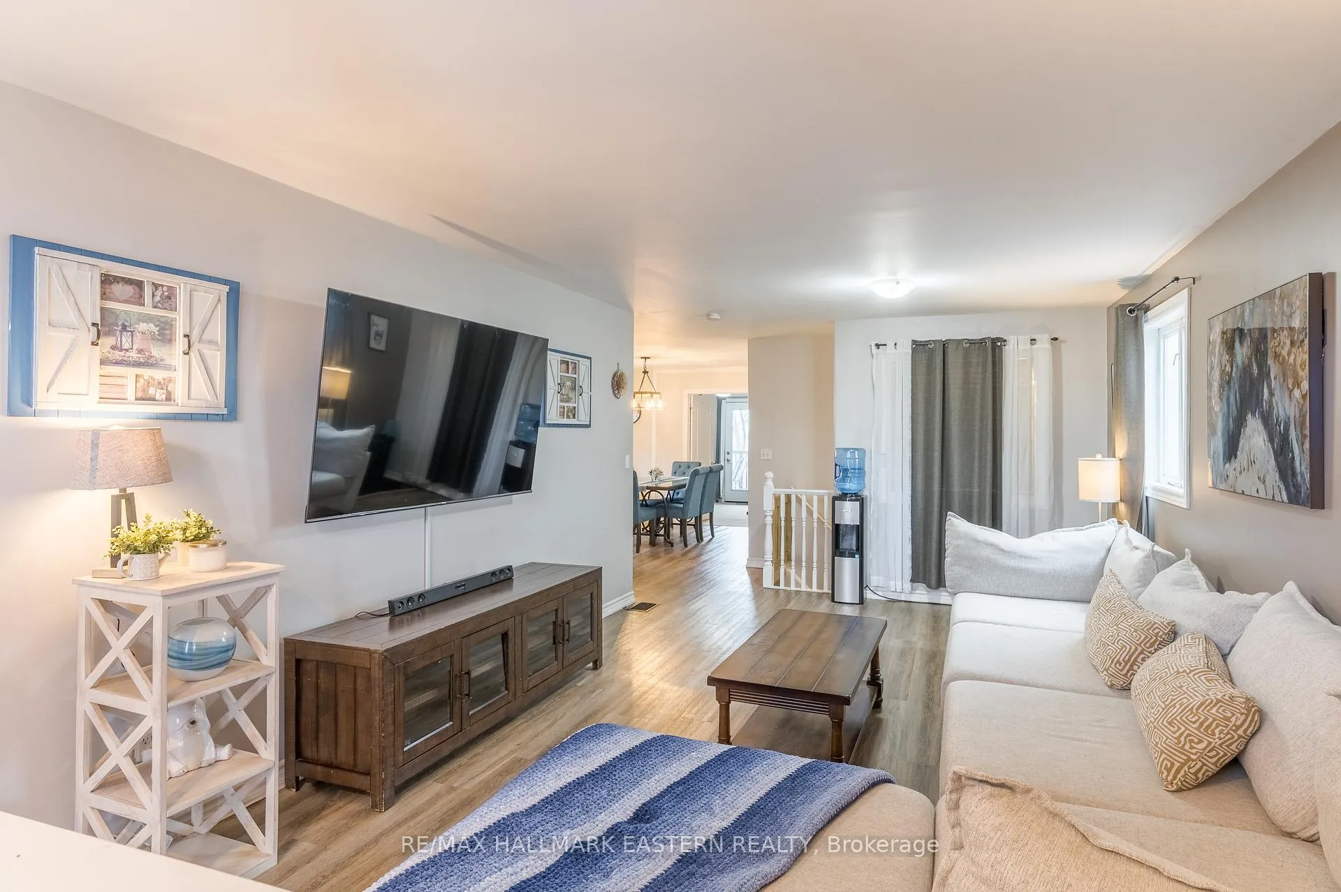 Photo 10 of 702 Trailview Drive, Peterborough, Ashburnham Ward 4 — HOMEH