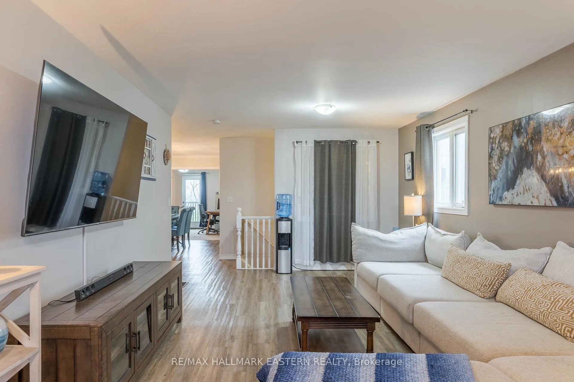 Photo 11 of 702 Trailview Drive, Peterborough, Ashburnham Ward 4 — HOMEH