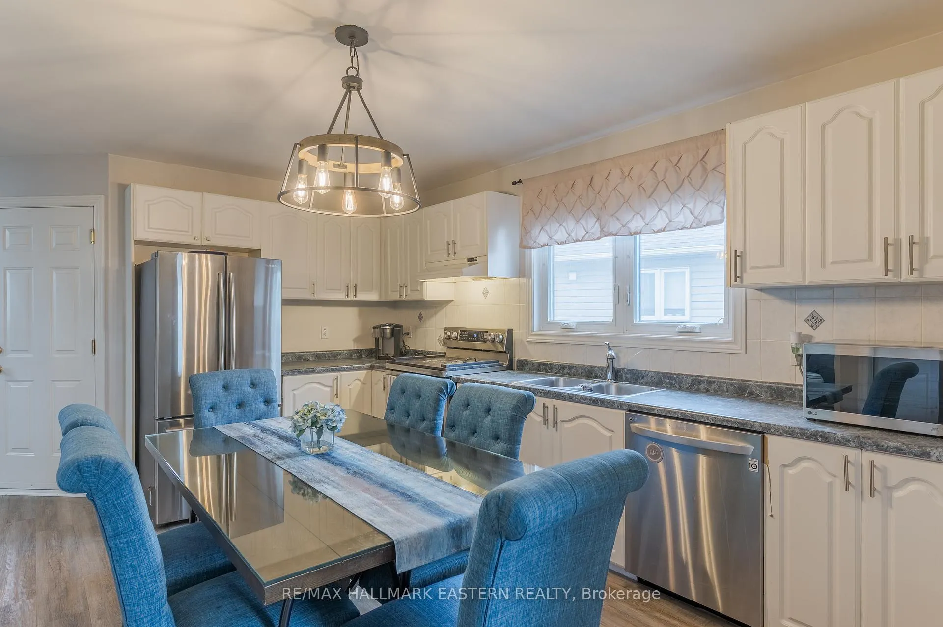 Photo 13 of 702 Trailview Drive, Peterborough, Ashburnham Ward 4 — HOMEH