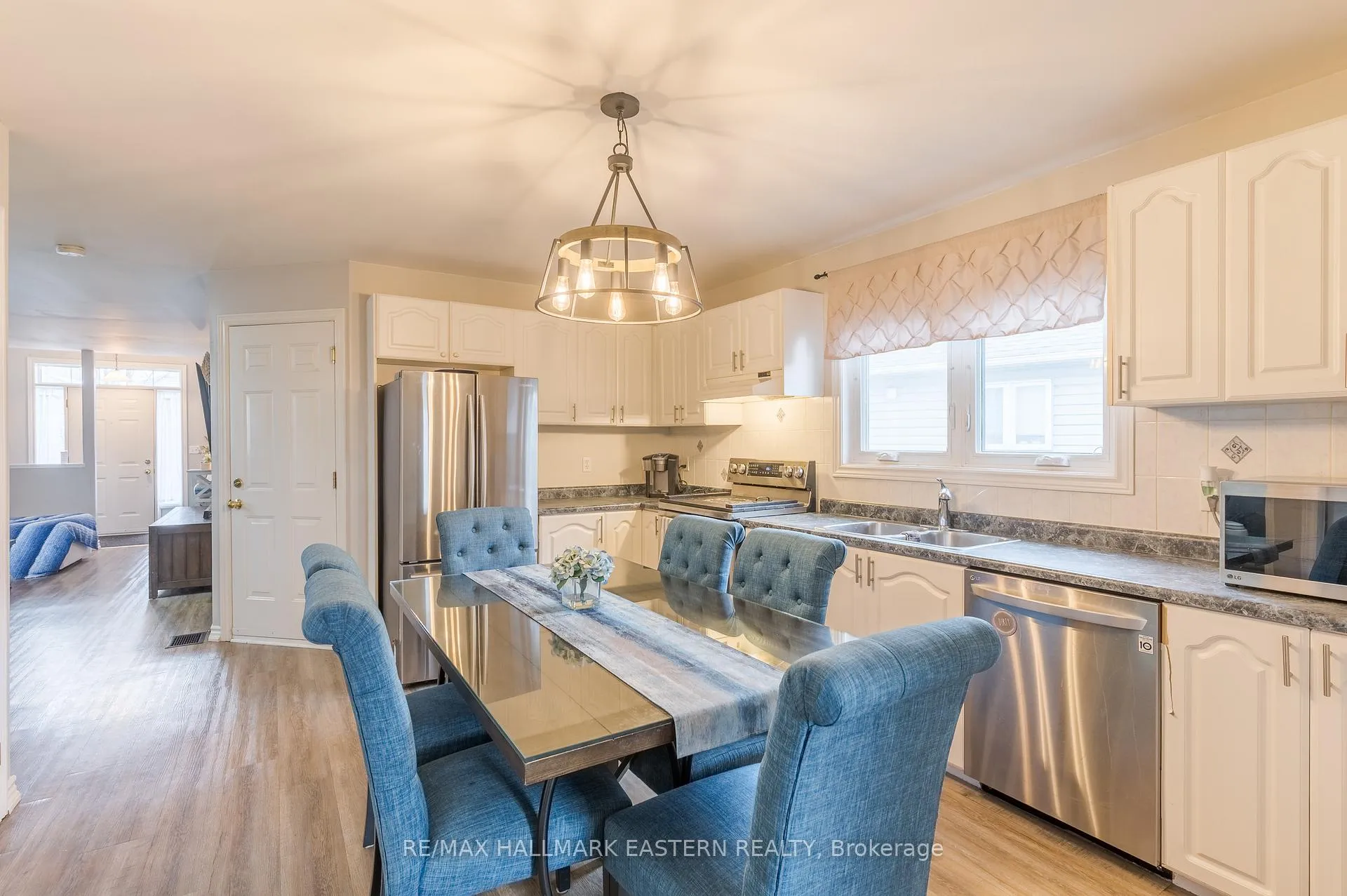 Photo 14 of 702 Trailview Drive, Peterborough, Ashburnham Ward 4 — HOMEH
