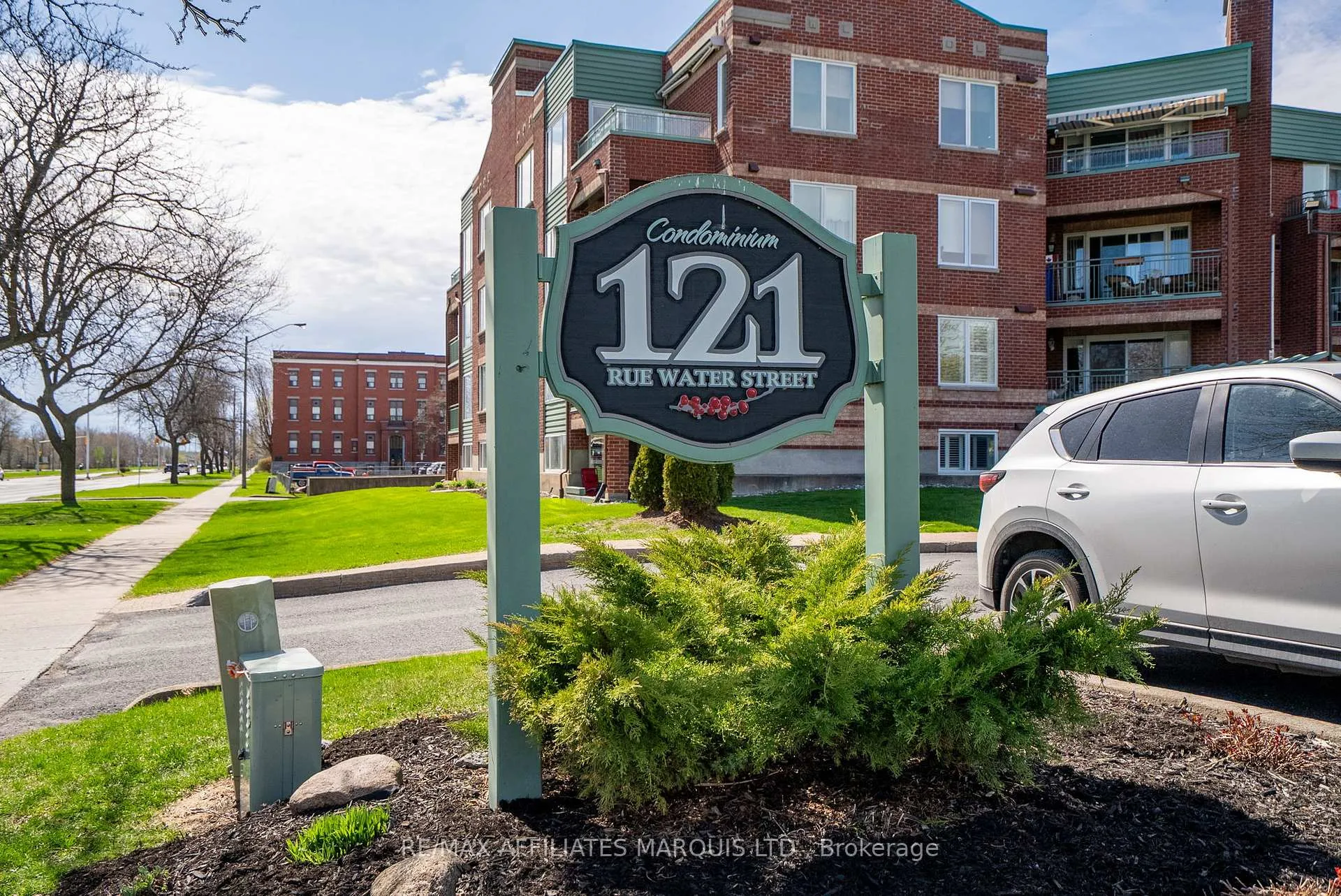 Photo 2 of Unit 408, 121 Water Street W, Cornwall — HOMEH