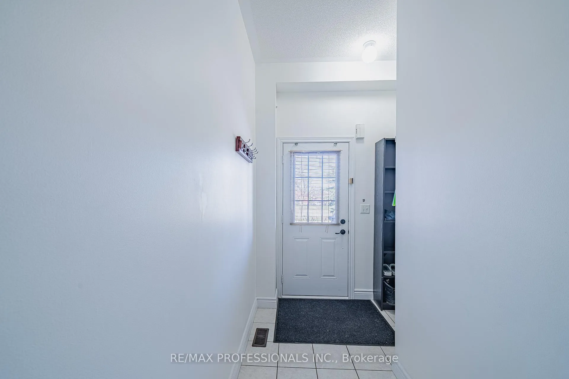 Photo 4 of 9720 McLaughlin Road, Brampton, Fletcher's Creek Village — HOMEH