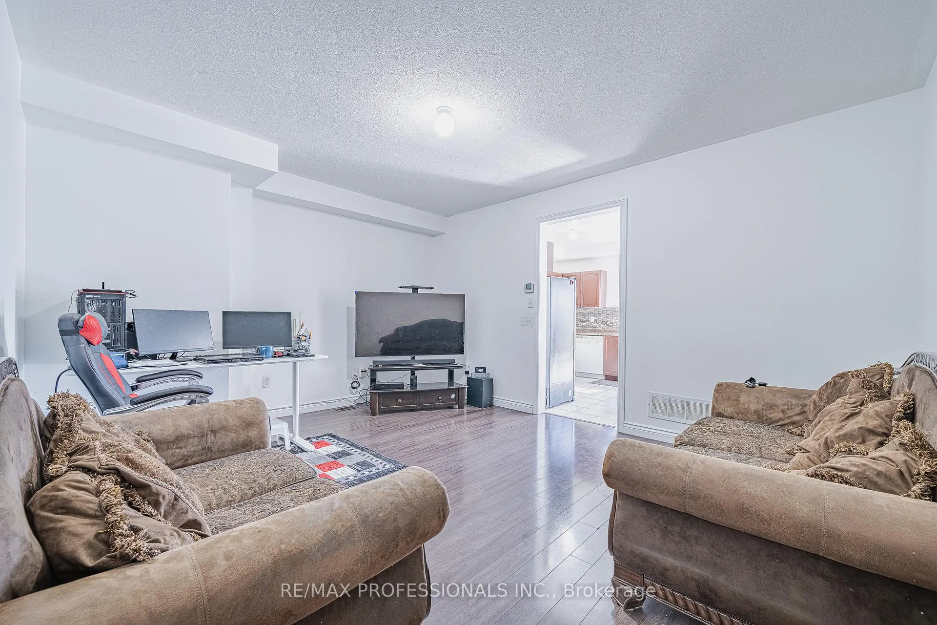 Photo 5 of 9720 McLaughlin Road, Brampton, Fletcher's Creek Village — HOMEH