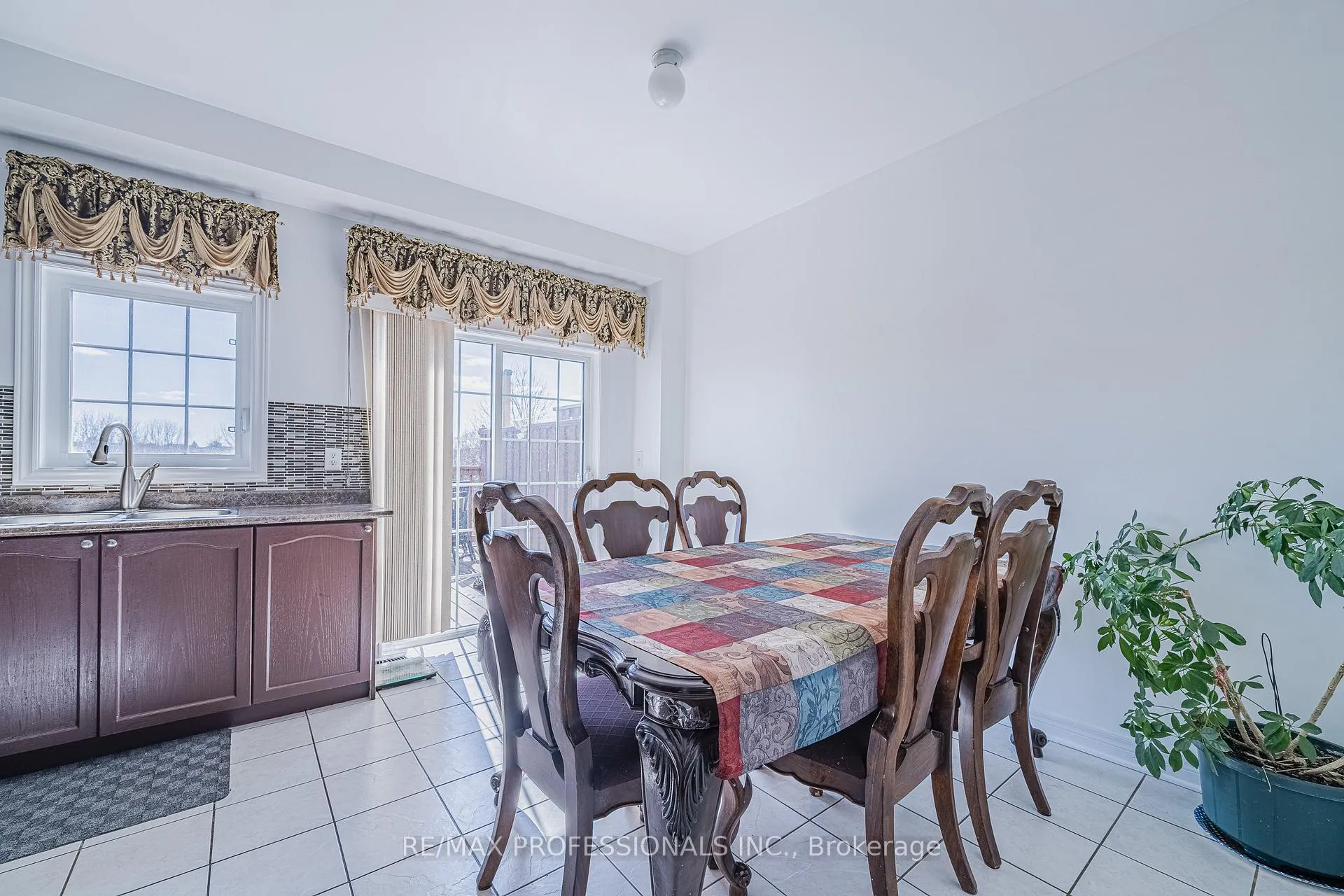 Photo 7 of 9720 McLaughlin Road, Brampton, Fletcher's Creek Village — HOMEH
