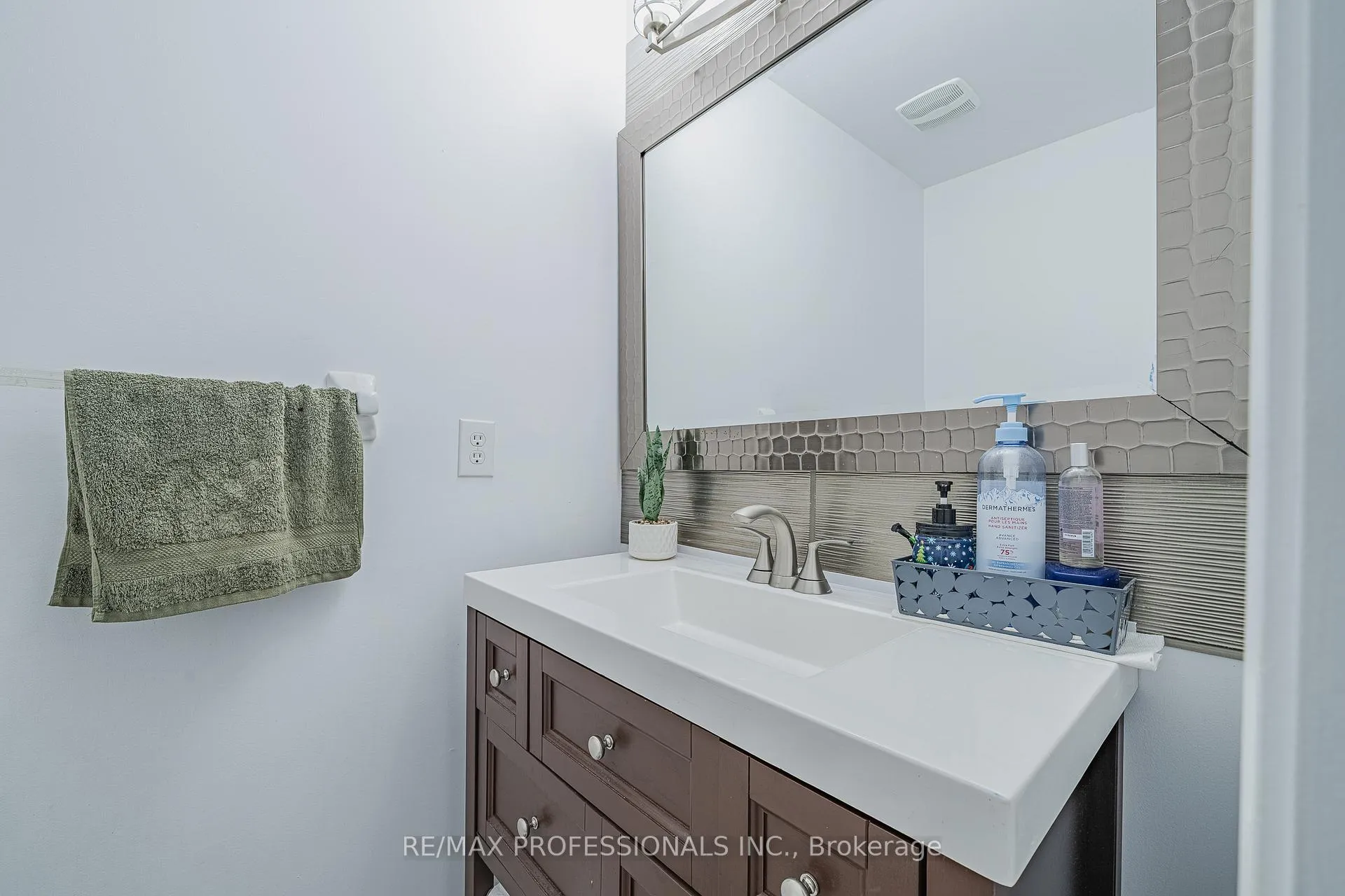 Photo 8 of 9720 McLaughlin Road, Brampton, Fletcher's Creek Village — HOMEH