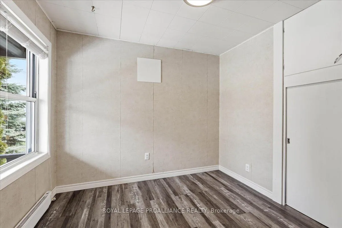 Photo 8 of 11 Weeks Avenue, Quinte West, Trenton Ward — HOMEH