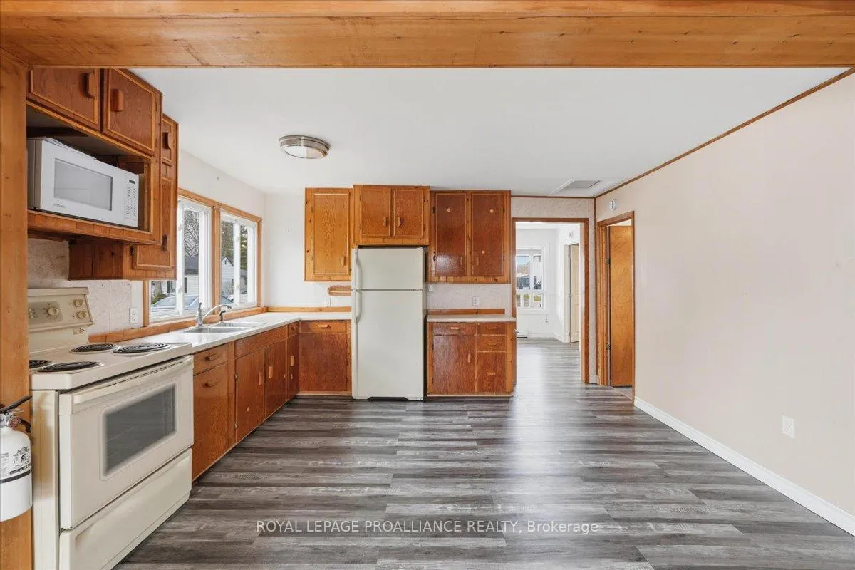 Photo 11 of 11 Weeks Avenue, Quinte West, Trenton Ward — HOMEH