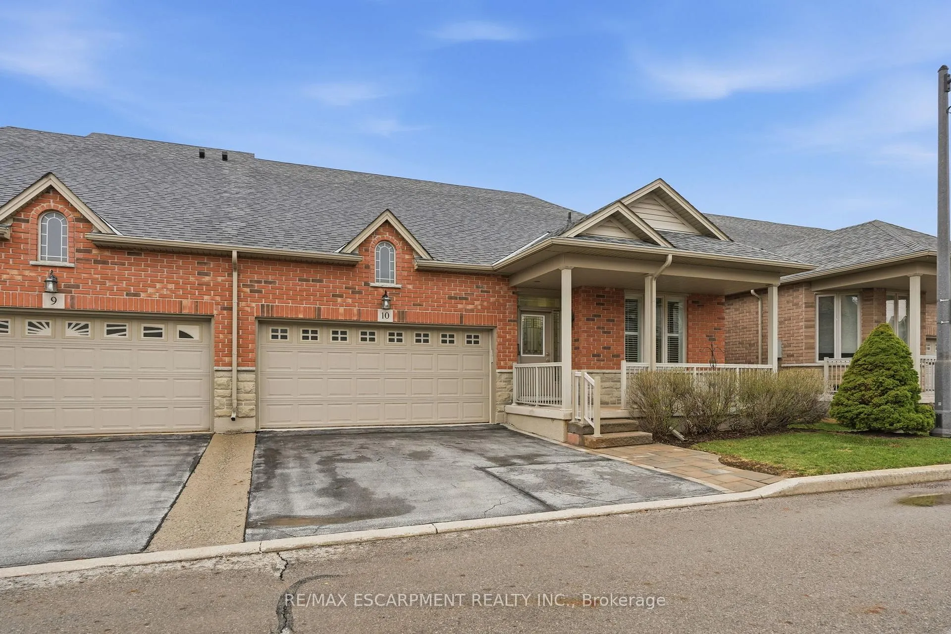 Photo 2 of Unit 10, 2165 Itabashi Way, Burlington, Tansley — HOMEH
