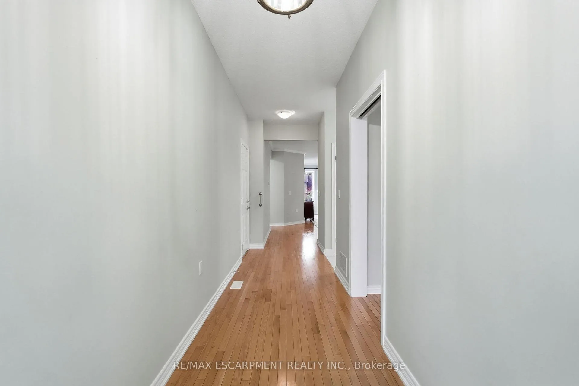 Photo 5 of Unit 10, 2165 Itabashi Way, Burlington, Tansley — HOMEH