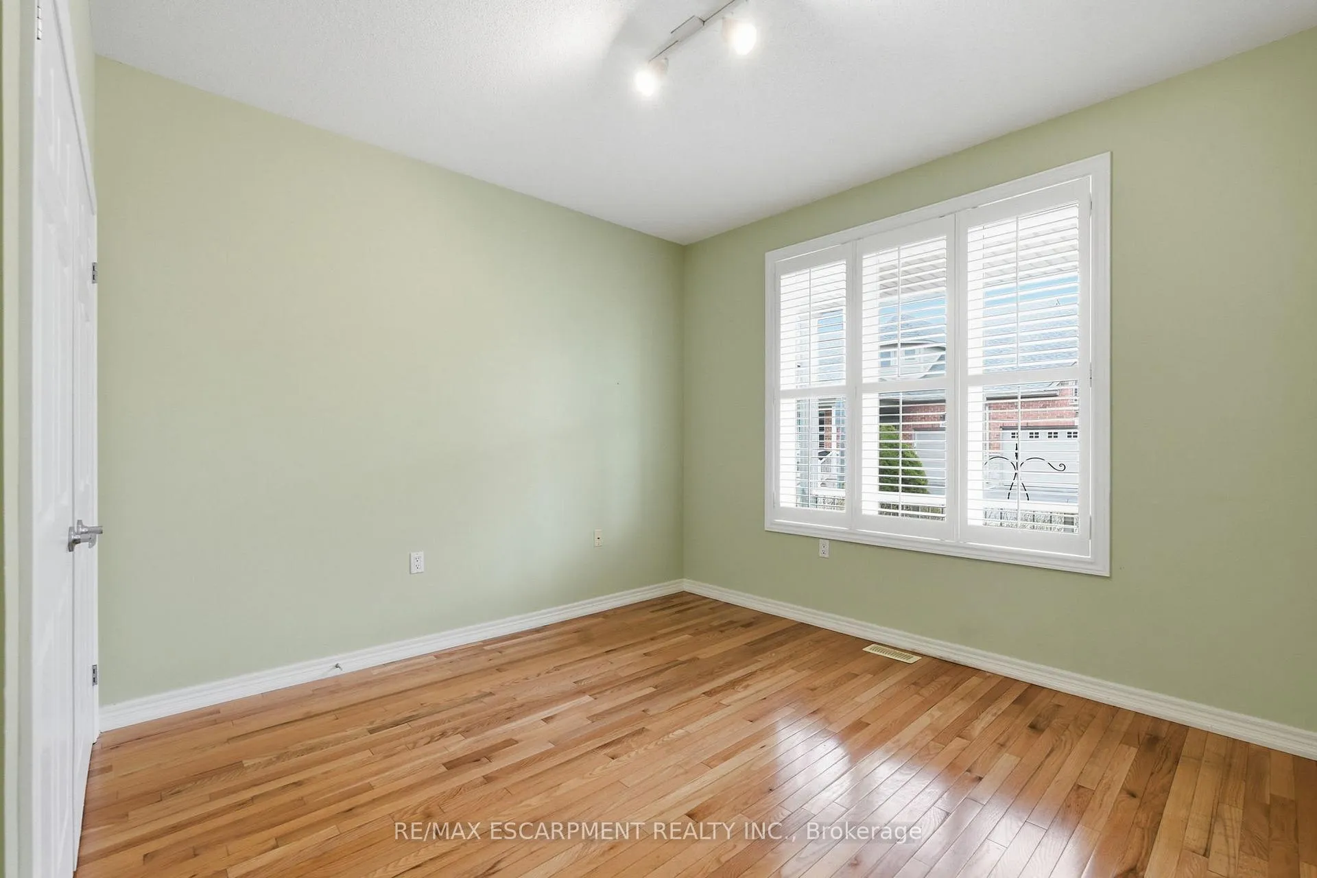 Photo 6 of Unit 10, 2165 Itabashi Way, Burlington, Tansley — HOMEH