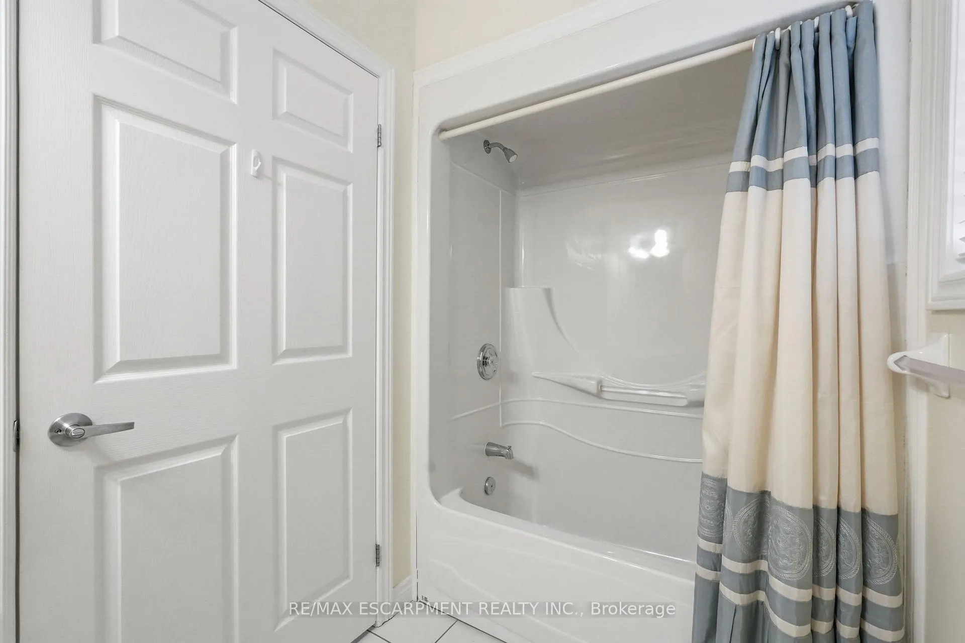 Photo 12 of Unit 10, 2165 Itabashi Way, Burlington, Tansley — HOMEH