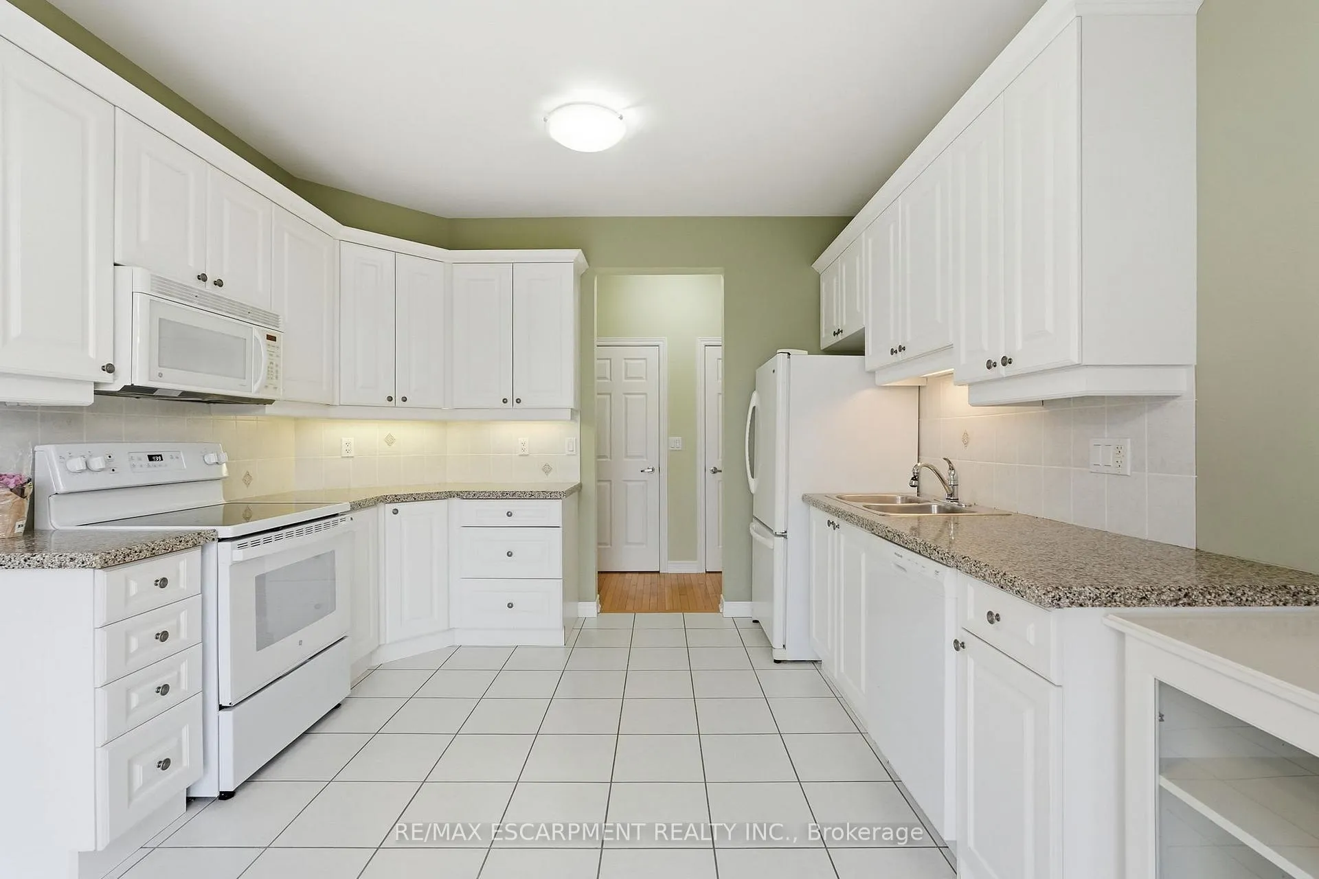 Photo 25 of Unit 10, 2165 Itabashi Way, Burlington, Tansley — HOMEH