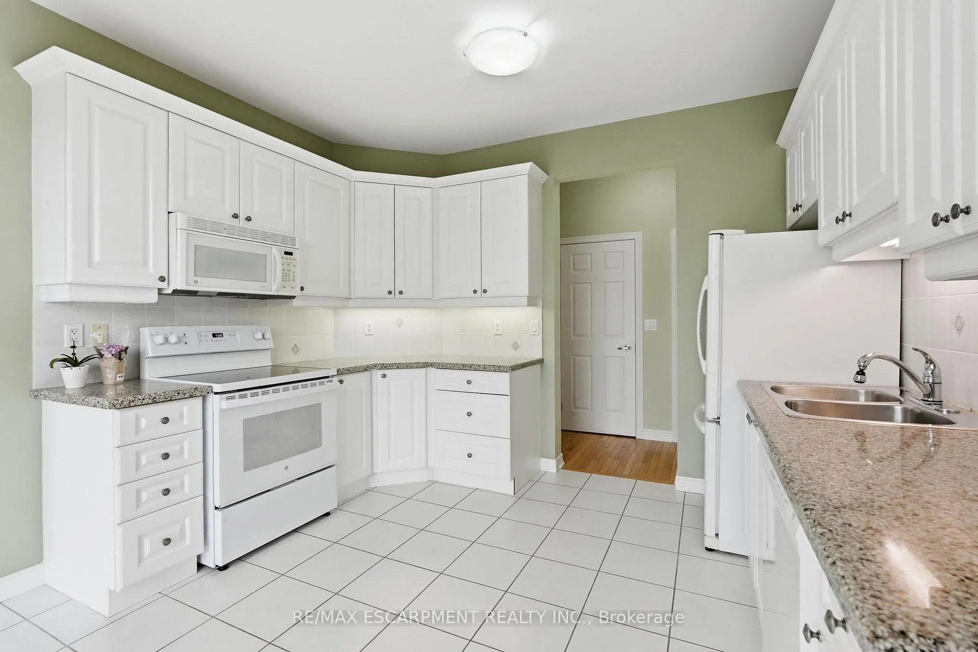 Photo 26 of Unit 10, 2165 Itabashi Way, Burlington, Tansley — HOMEH