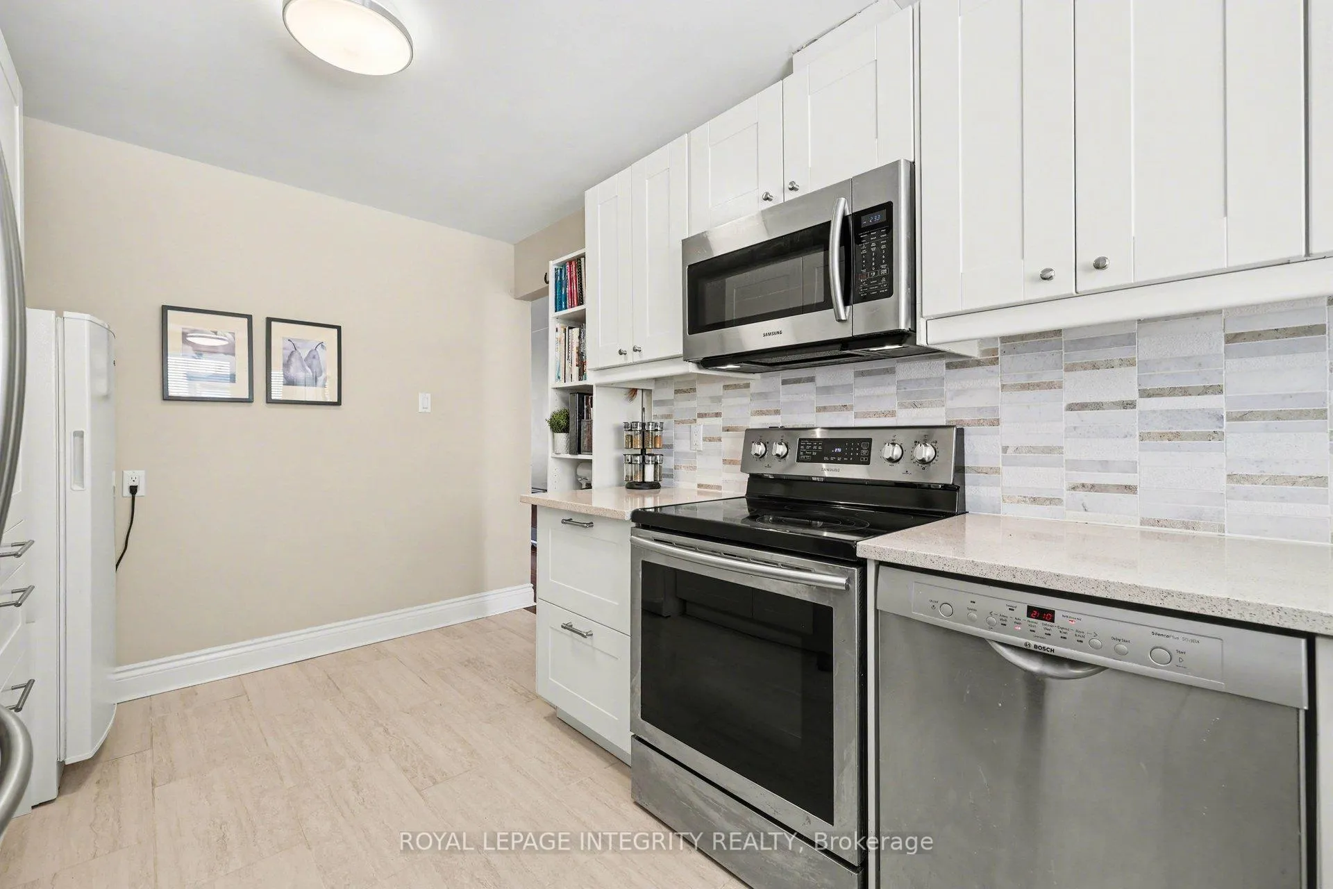 Photo 11 of 16 Pebble Beach Court, Ottawa, Stittsville (Central) — HOMEH