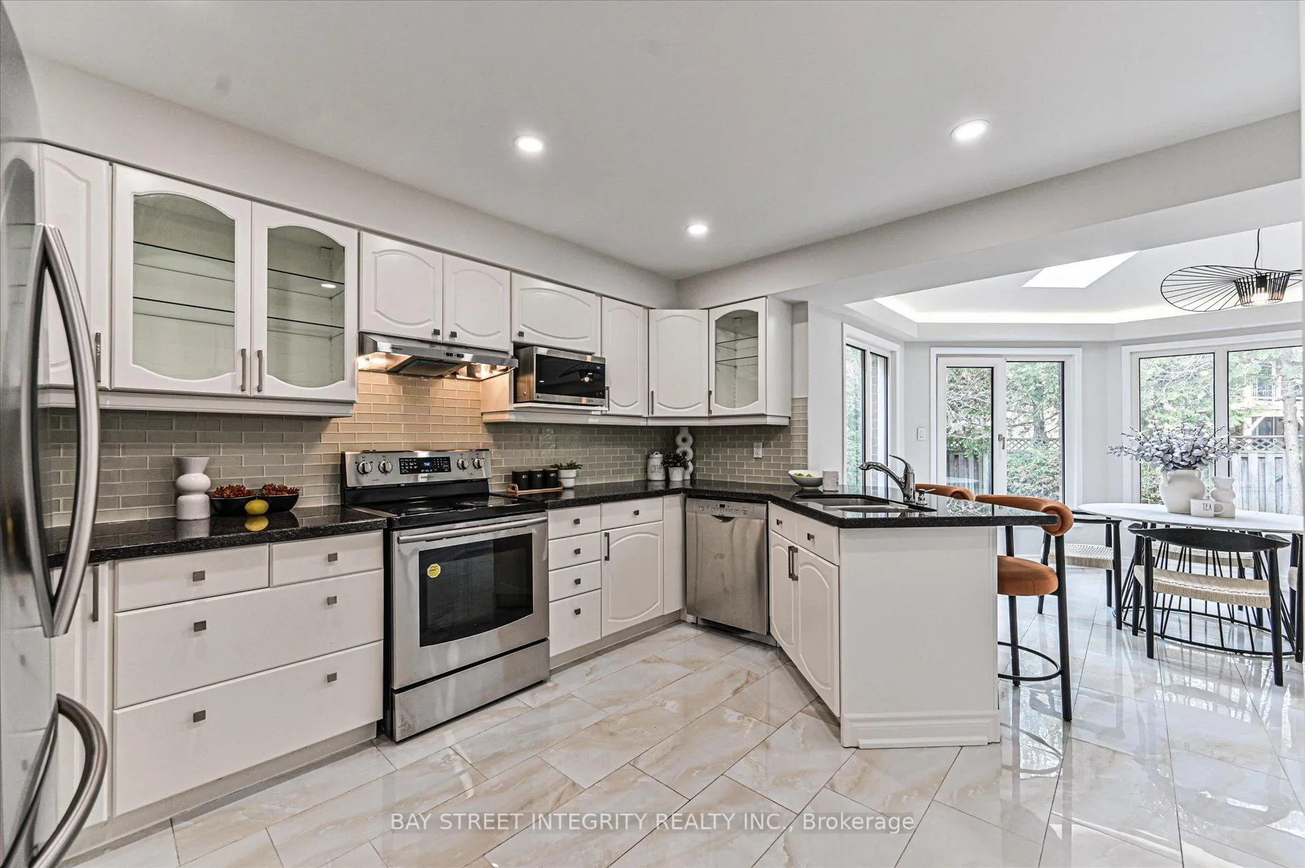 Photo 5 of 12 Greystone Road, Markham, Unionville — HOMEH