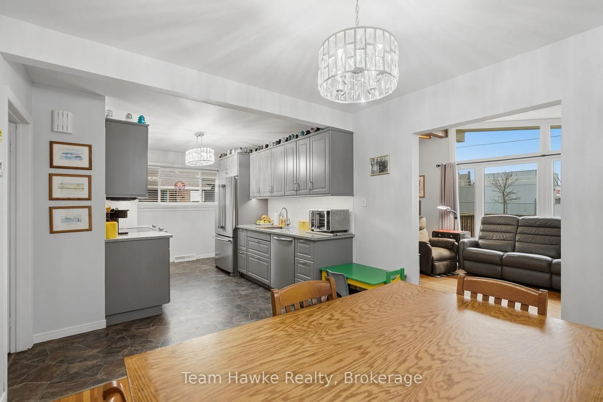 Photo 11 of 291 Ellen Street, Midland — HOMEH