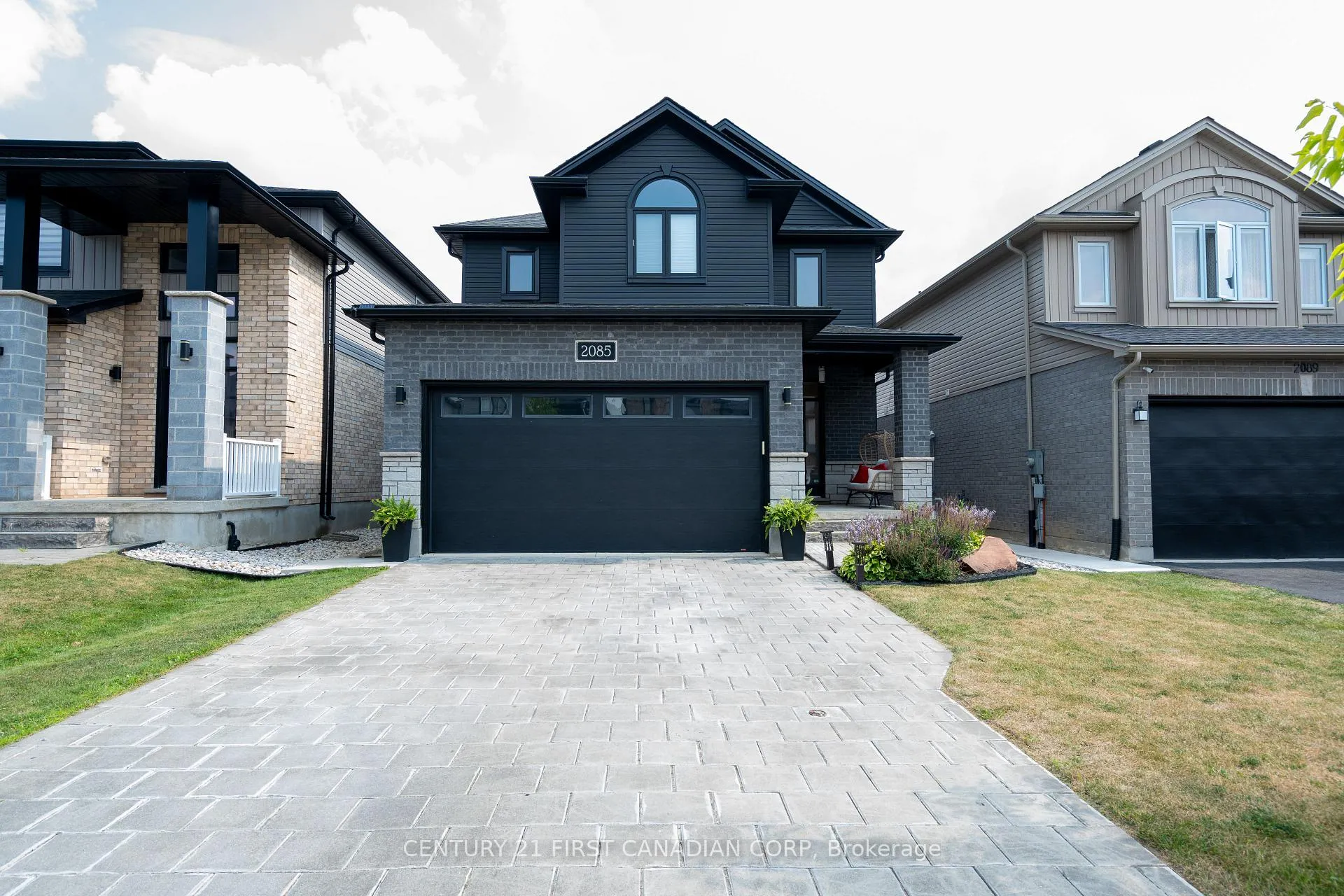 Photo 2 of 2085 Gough Avenue, London, North C — HOMEH