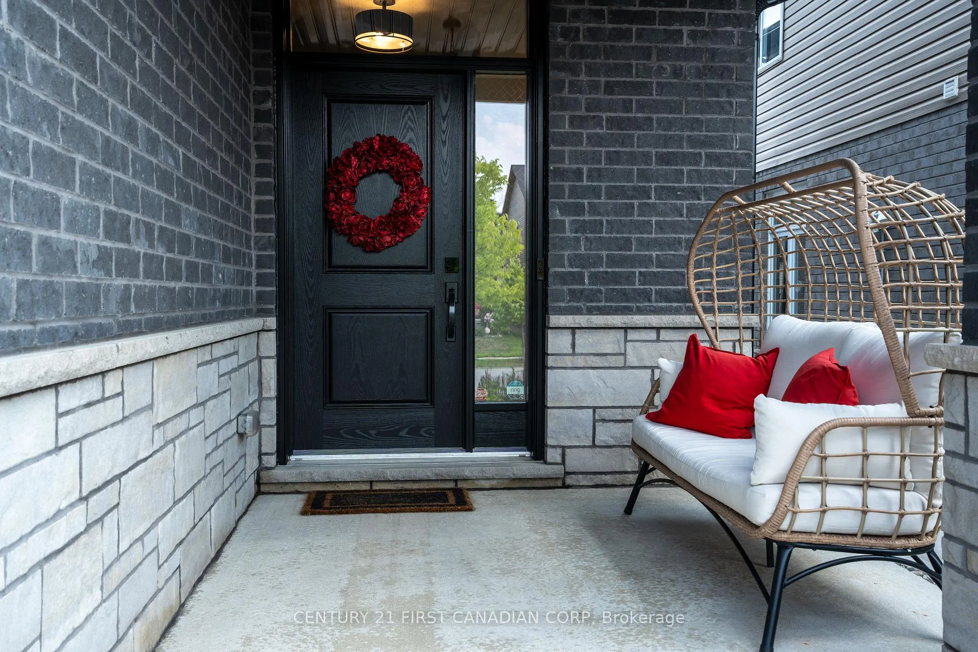 Photo 3 of 2085 Gough Avenue, London, North C — HOMEH