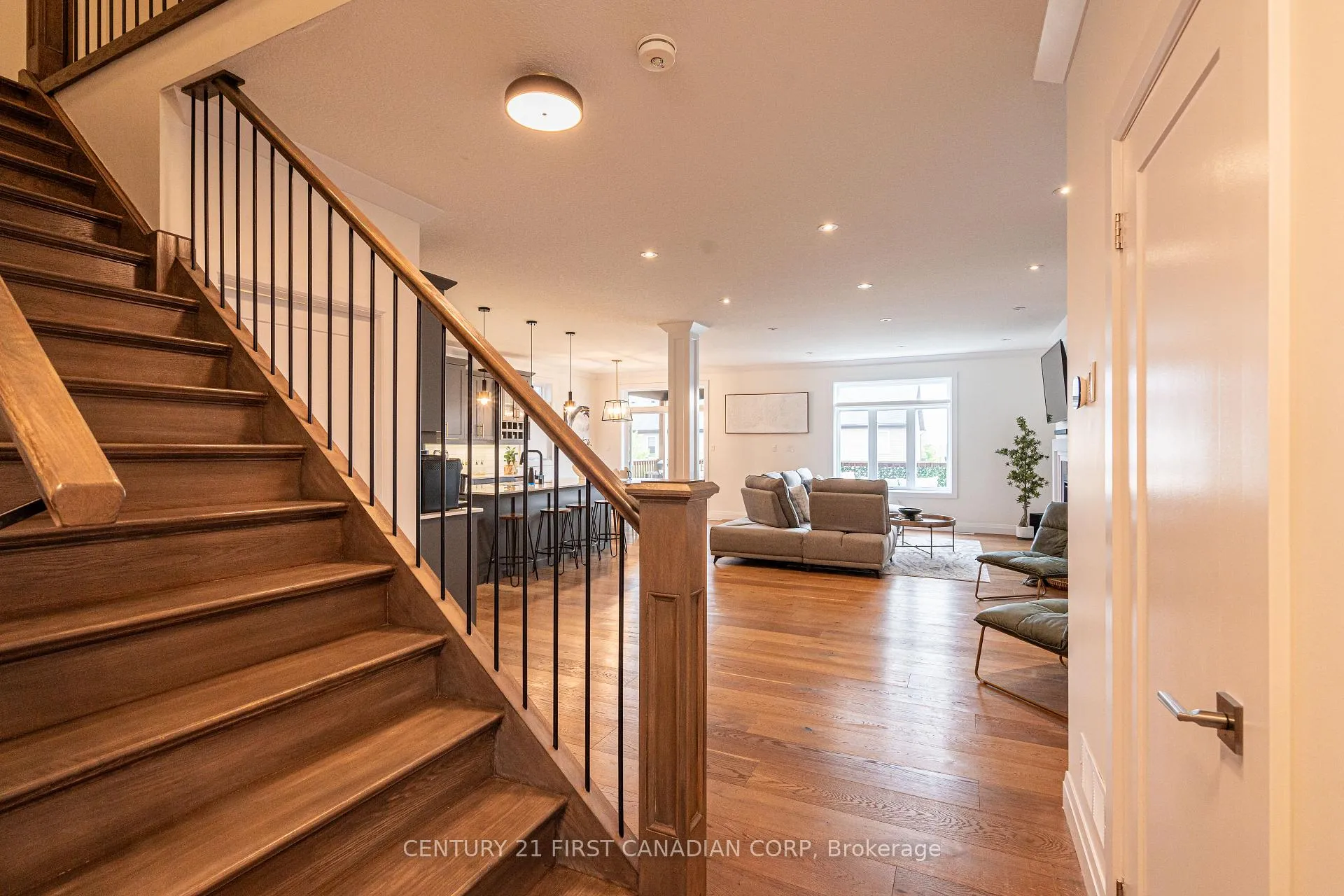 Photo 4 of 2085 Gough Avenue, London, North C — HOMEH