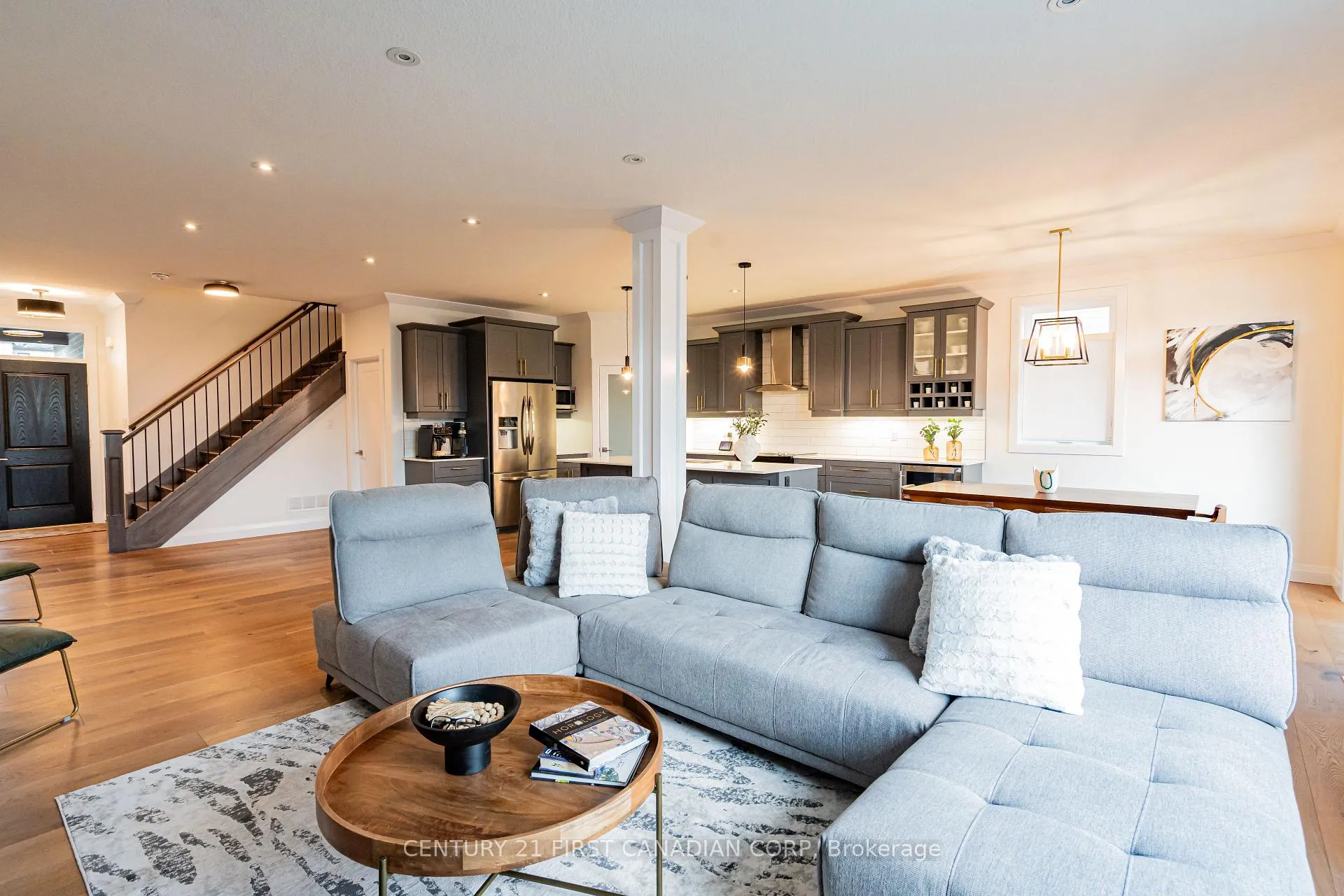 Photo 7 of 2085 Gough Avenue, London, North C — HOMEH