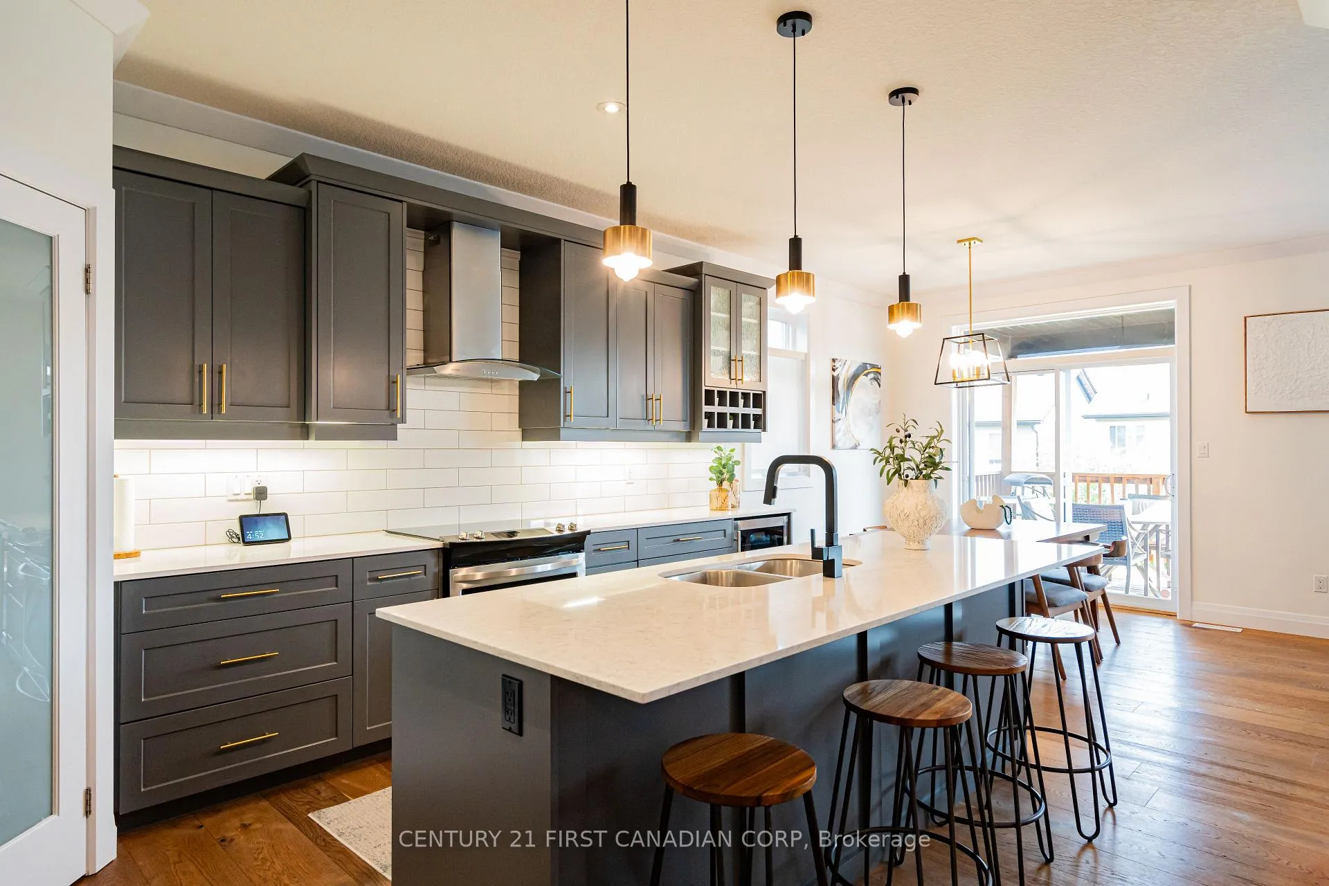 Photo 9 of 2085 Gough Avenue, London, North C — HOMEH
