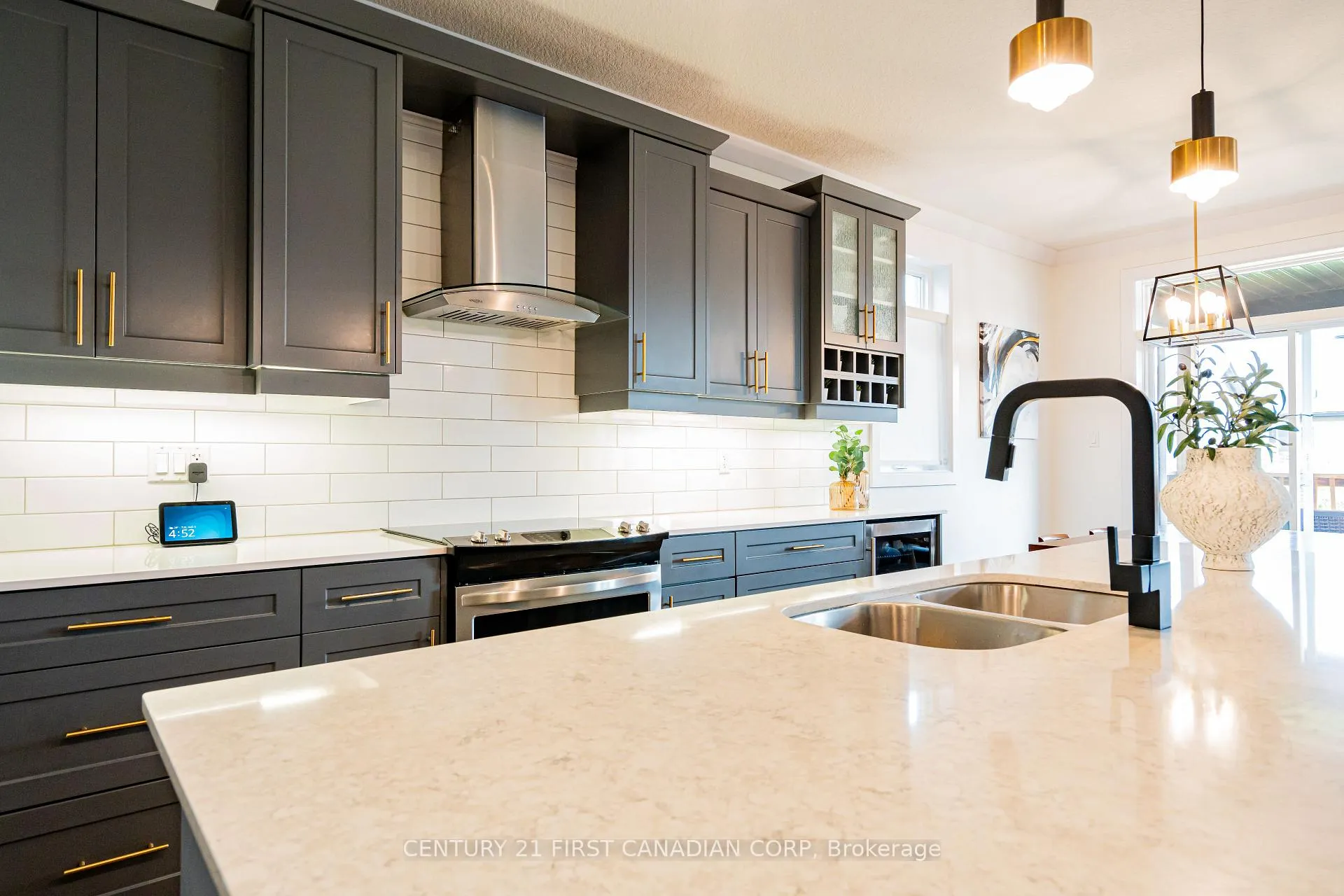 Photo 10 of 2085 Gough Avenue, London, North C — HOMEH